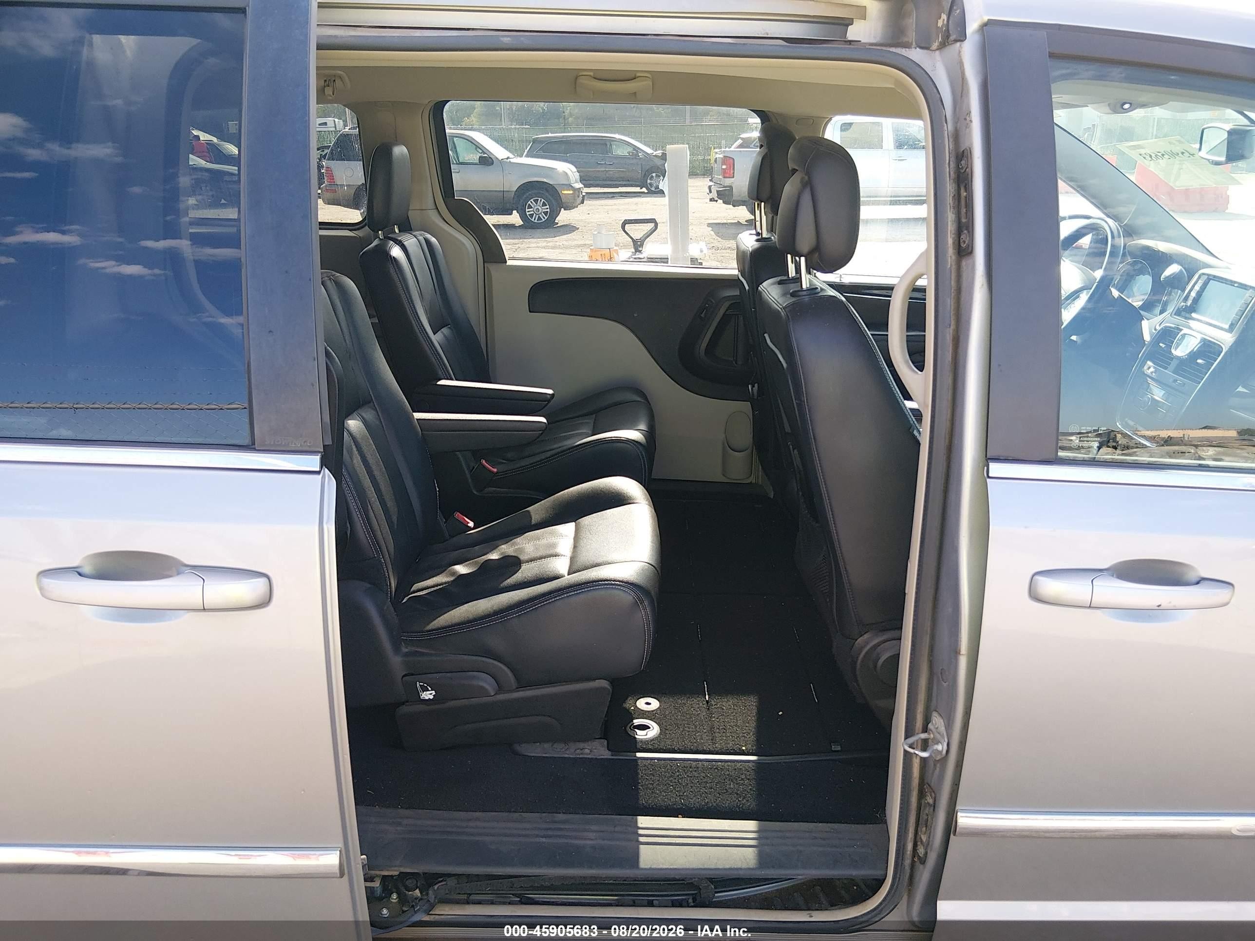 2014 Chrysler Town & Country Touring Silver vin: 2C4RC1BG8ER125503