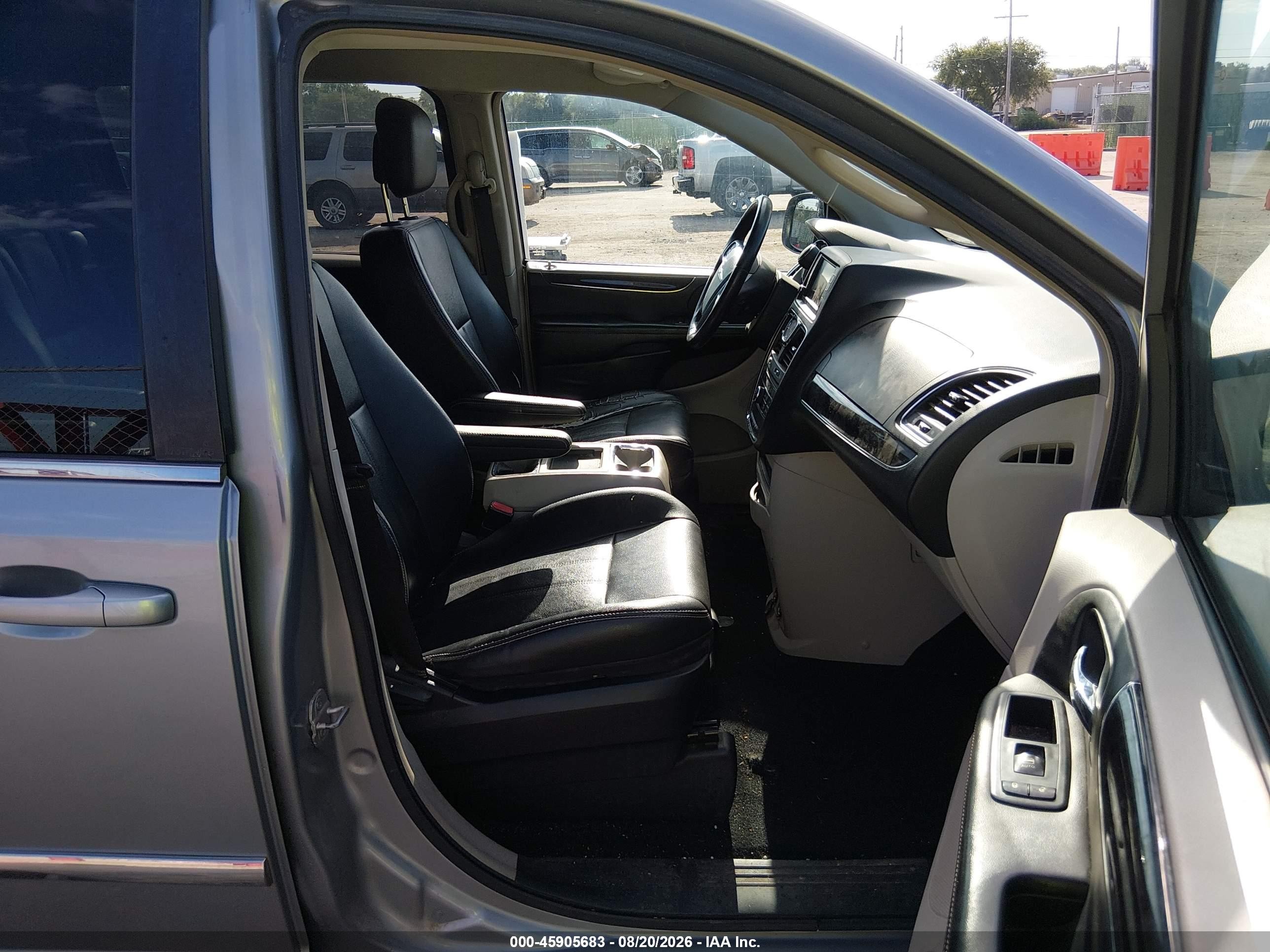 2014 Chrysler Town & Country Touring Silver vin: 2C4RC1BG8ER125503
