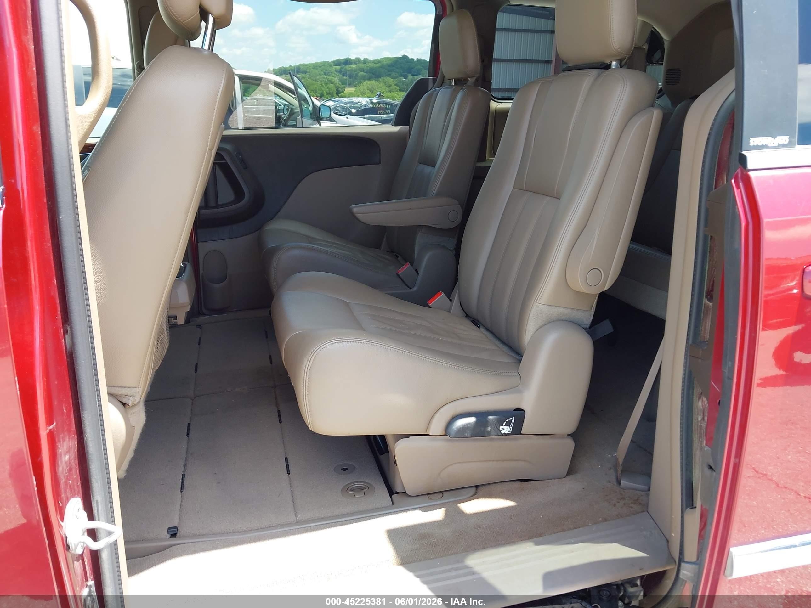 2014 Chrysler Town & Country Touring Burgundy vin: 2C4RC1BG8ER144407