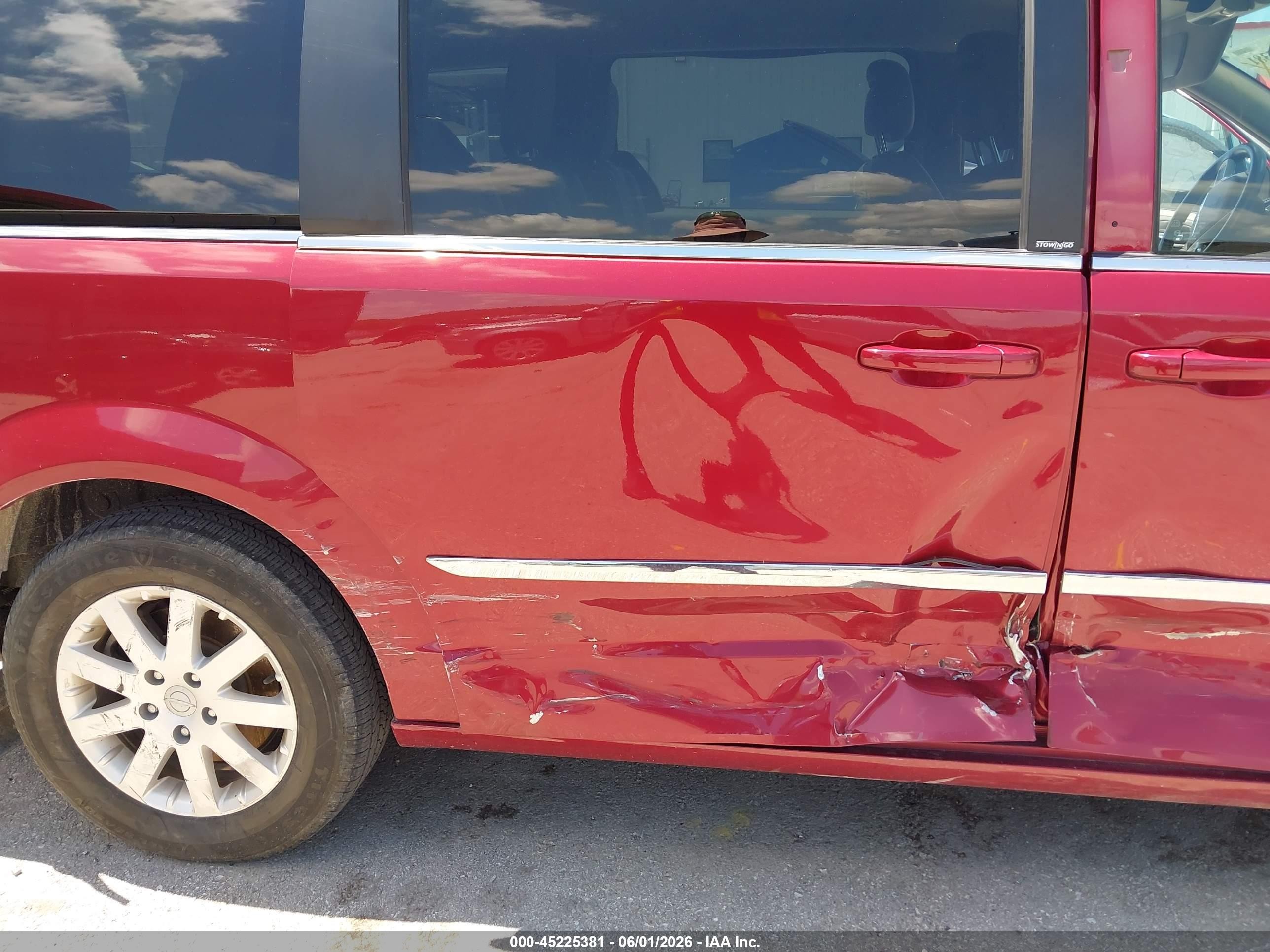 2014 Chrysler Town & Country Touring Burgundy vin: 2C4RC1BG8ER144407