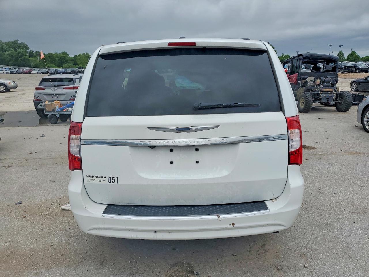 2014 Chrysler Town & Country Touring White vin: 2C4RC1BG8ER196006