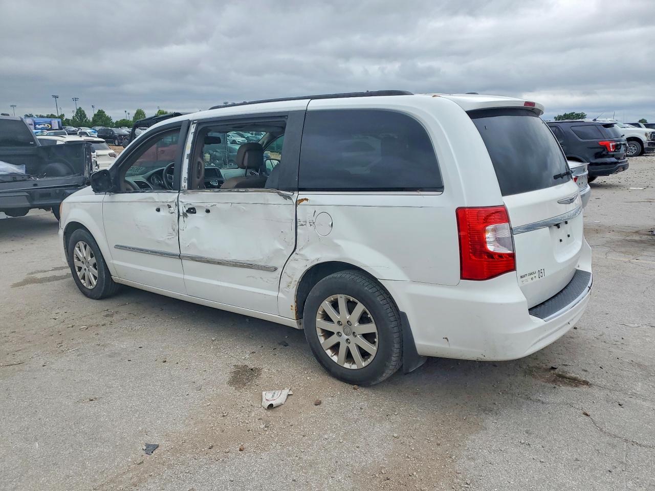 2014 Chrysler Town & Country Touring White vin: 2C4RC1BG8ER196006