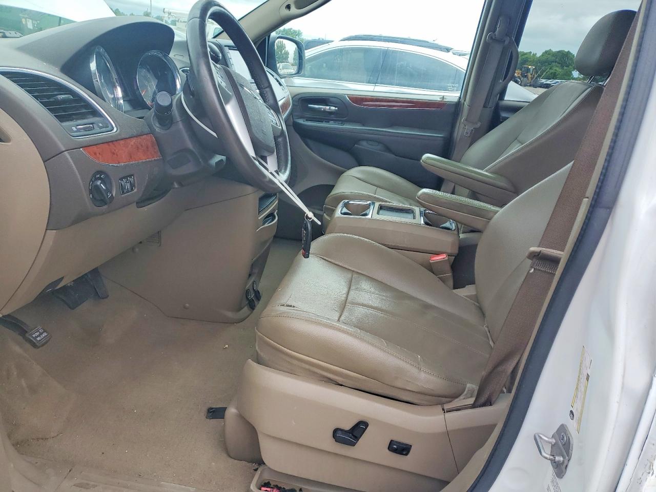 2014 Chrysler Town & Country Touring White vin: 2C4RC1BG8ER196006