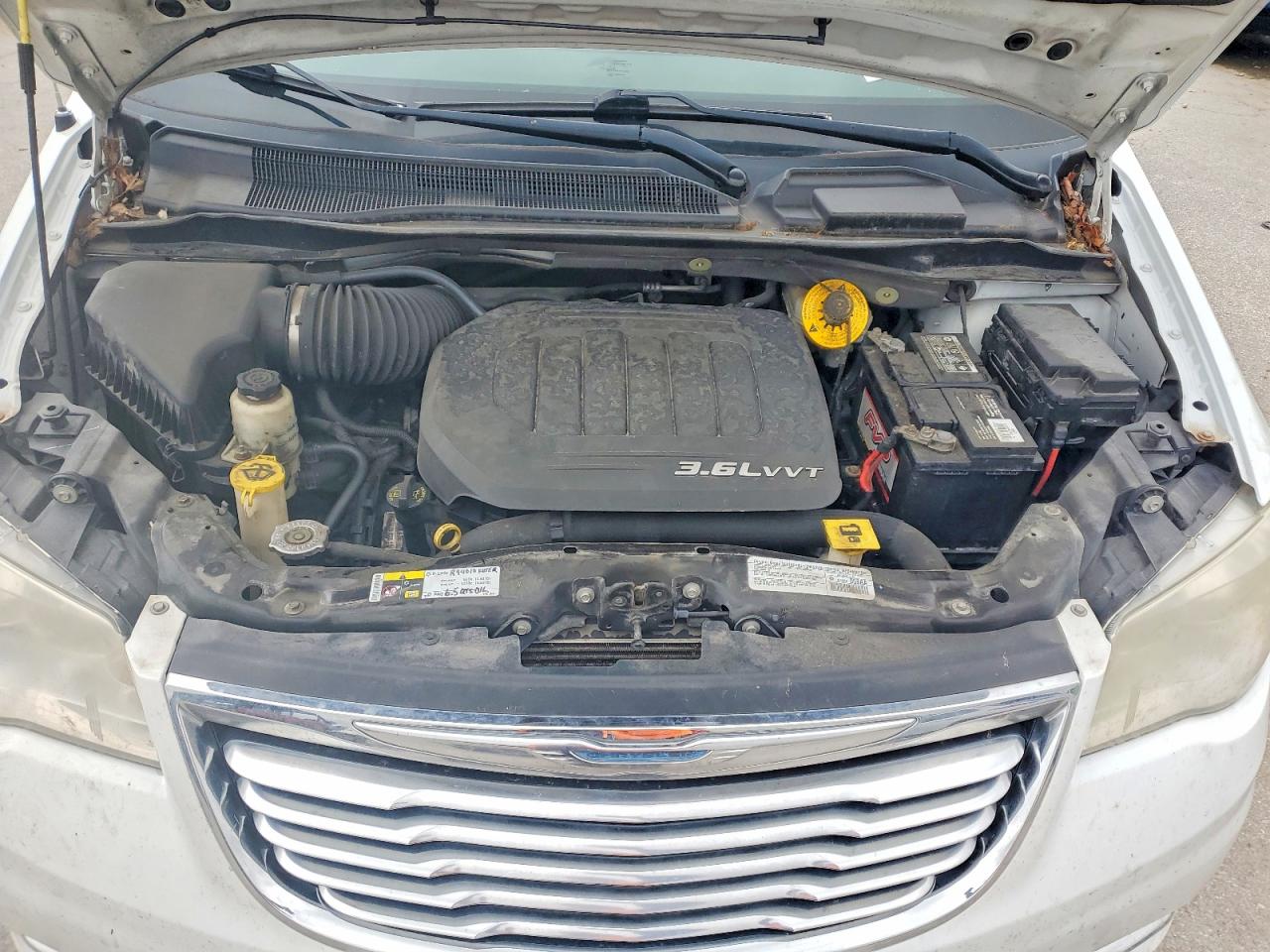 2014 Chrysler Town & Country Touring White vin: 2C4RC1BG8ER196006