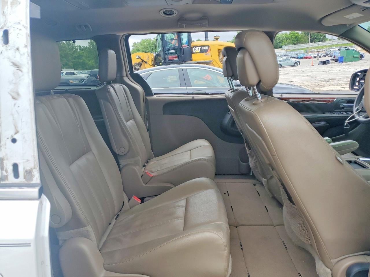 2014 Chrysler Town & Country Touring White vin: 2C4RC1BG8ER196006