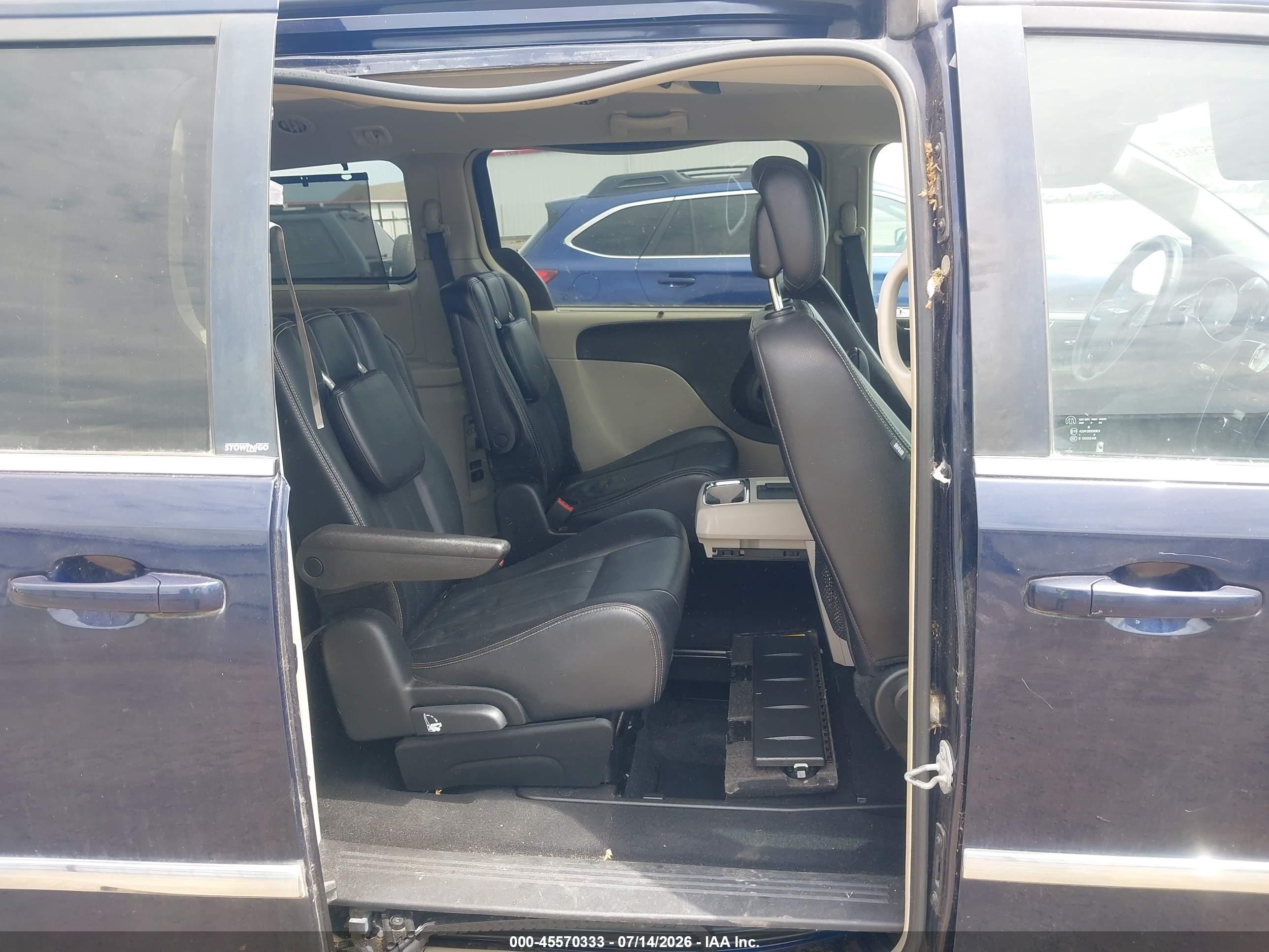 2014 Chrysler Town & Country Touring Blue vin: 2C4RC1BG8ER196328