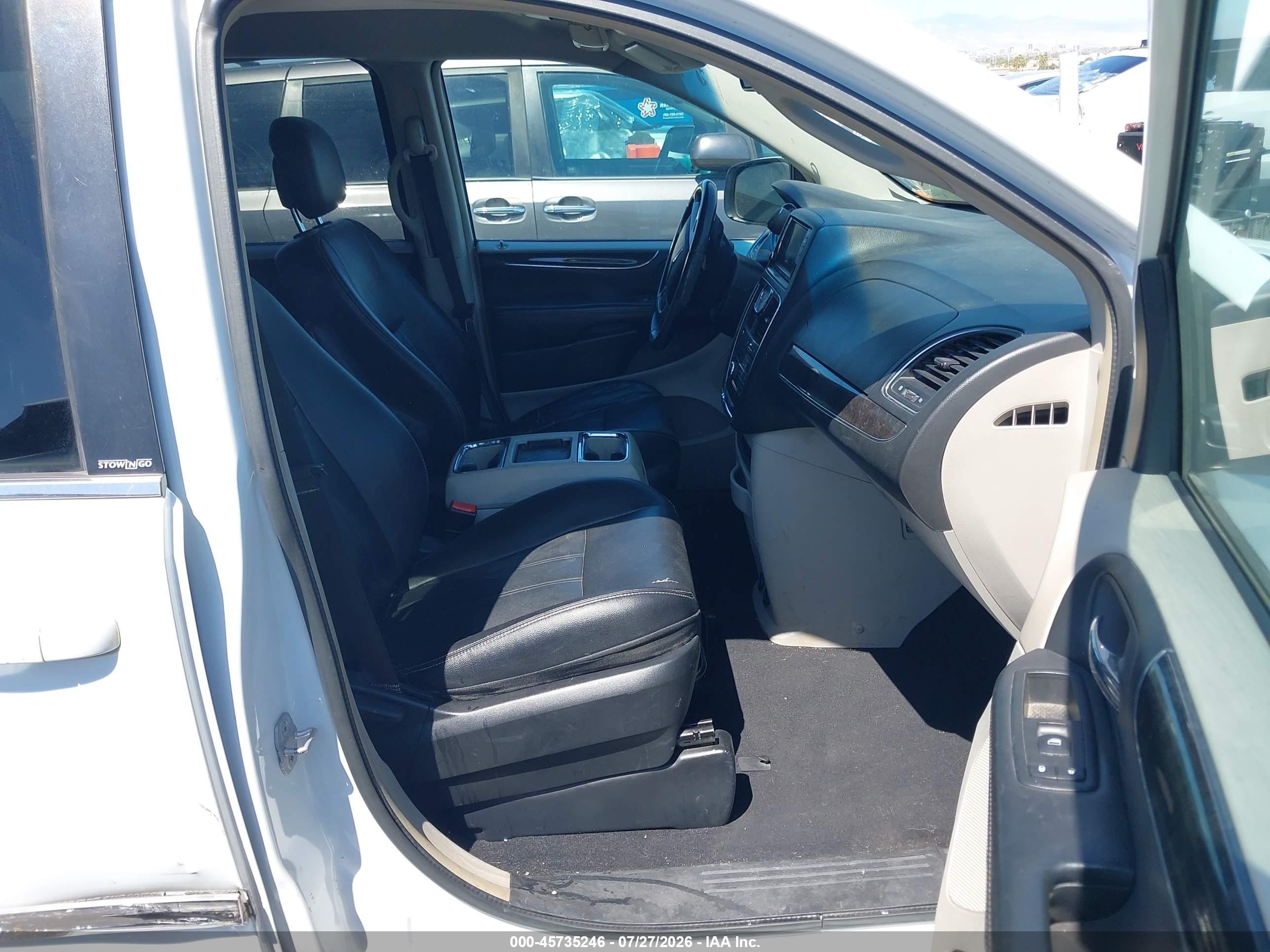 2014 Chrysler Town & Country Touring White vin: 2C4RC1BG8ER242918