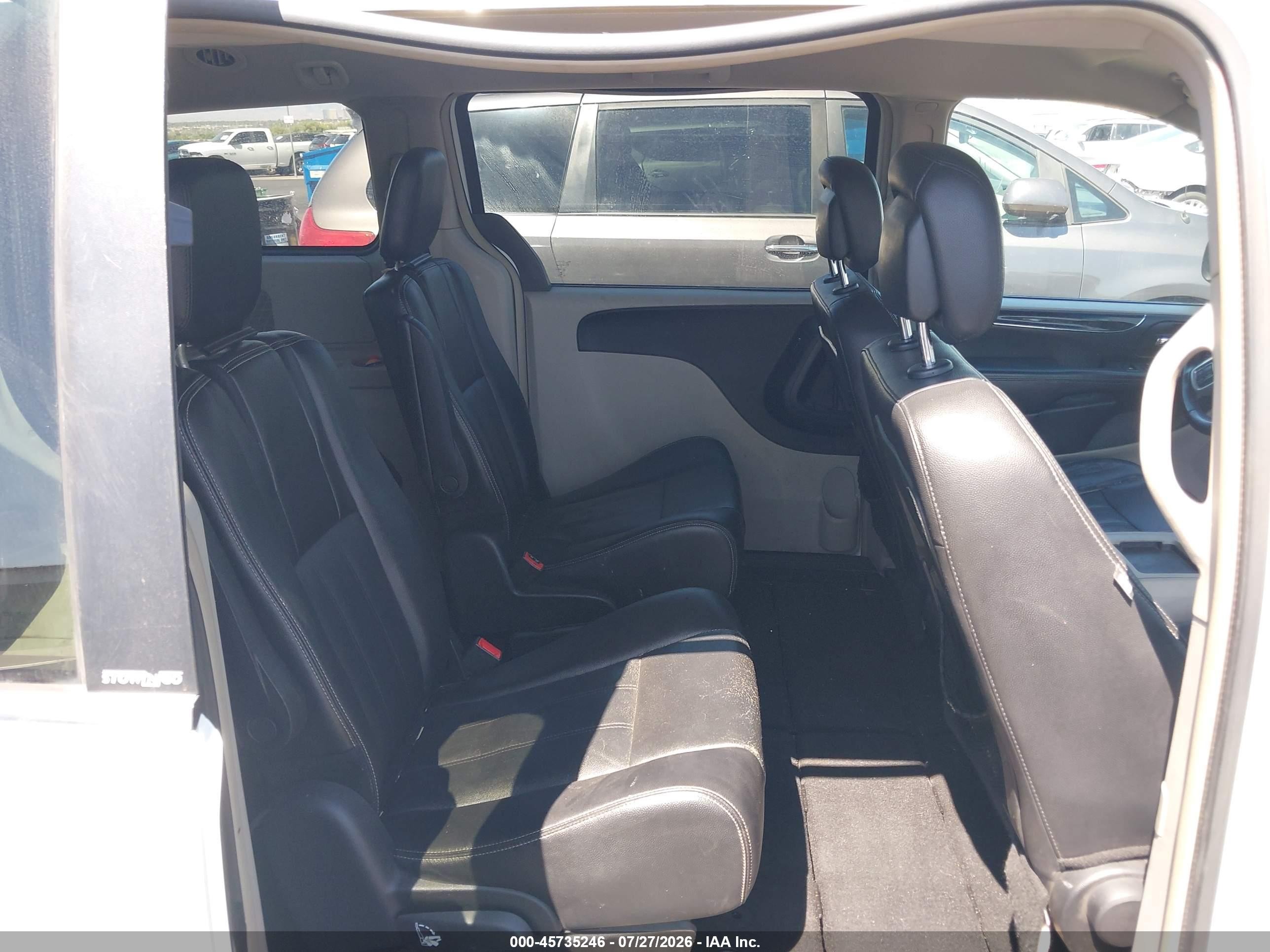 2014 Chrysler Town & Country Touring White vin: 2C4RC1BG8ER242918