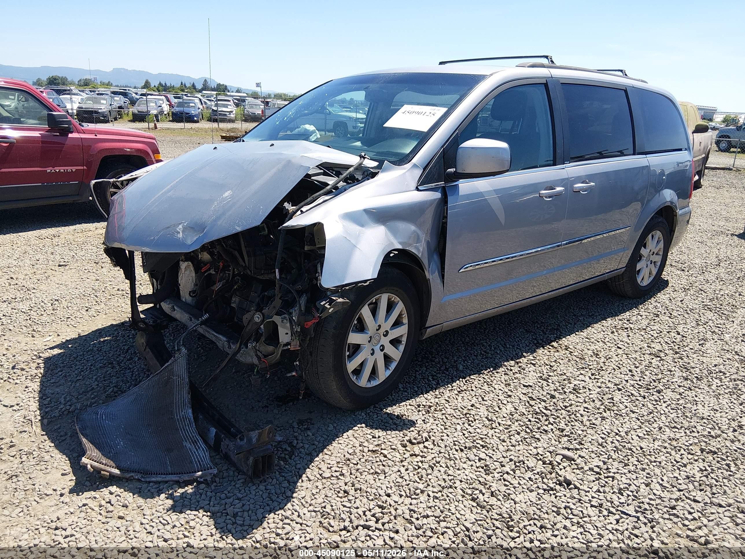 2014 Chrysler Town & Country Touring Silver vin: 2C4RC1BG8ER243020