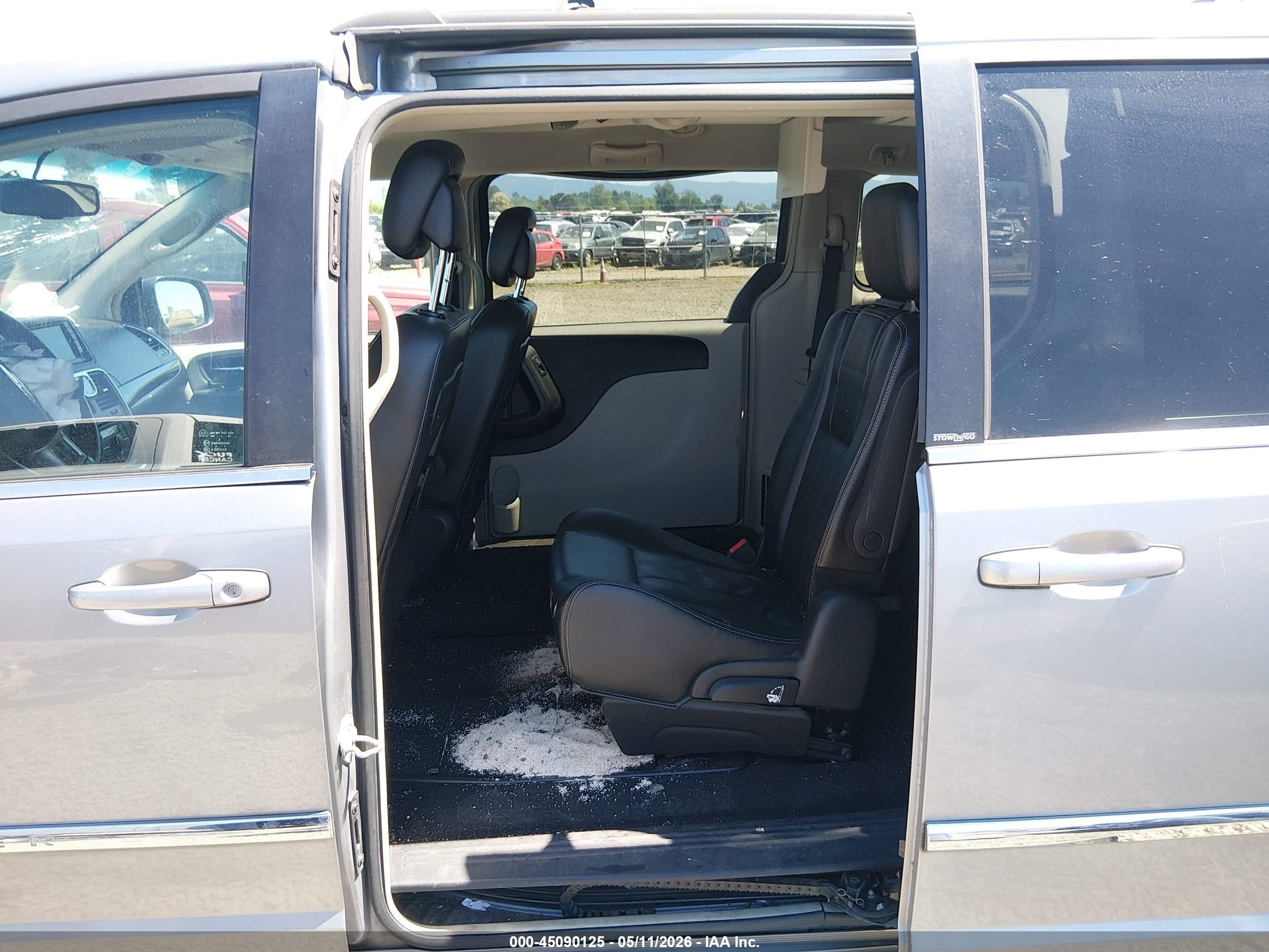 2014 Chrysler Town & Country Touring Silver vin: 2C4RC1BG8ER243020