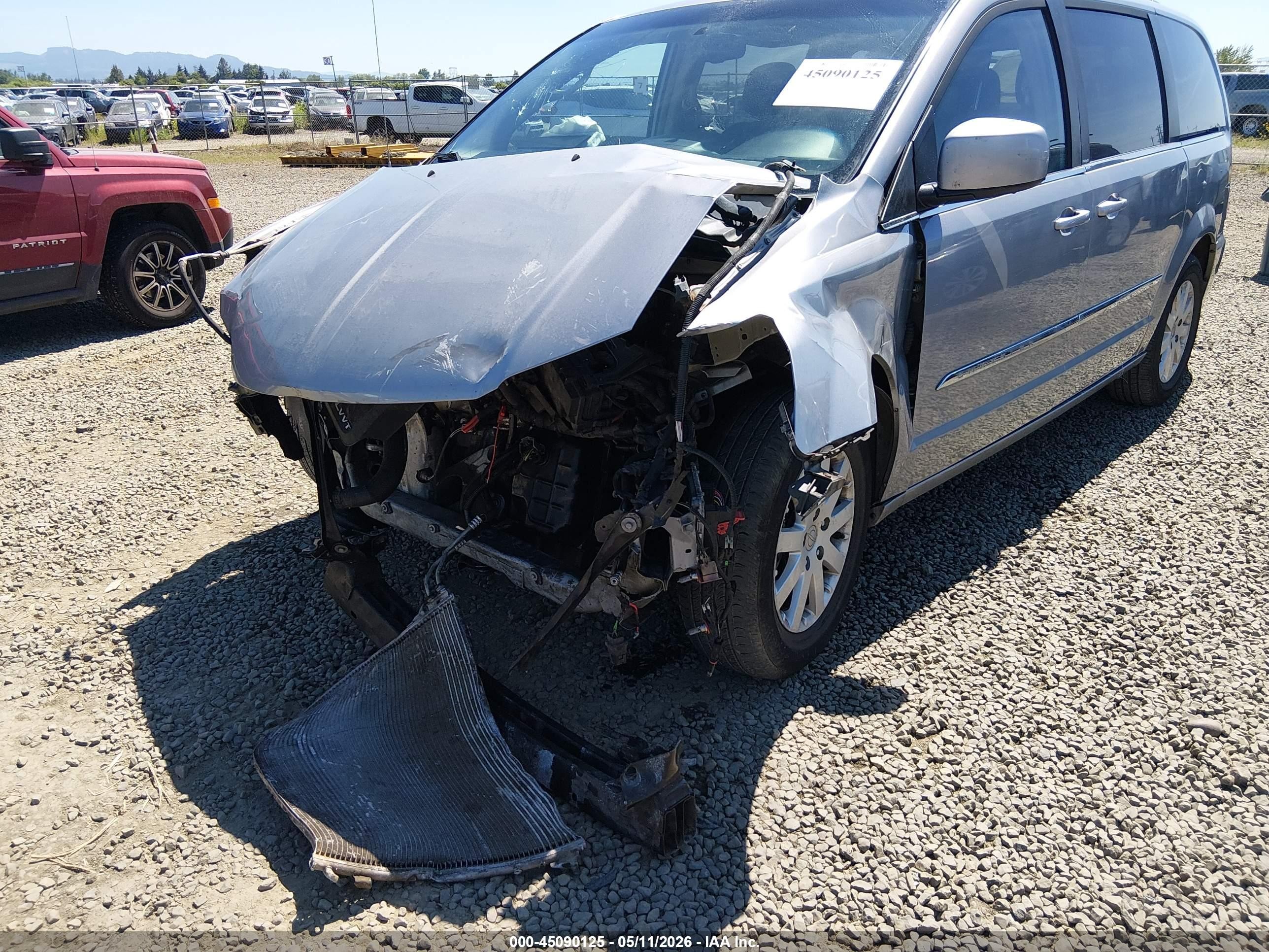 2014 Chrysler Town & Country Touring Silver vin: 2C4RC1BG8ER243020