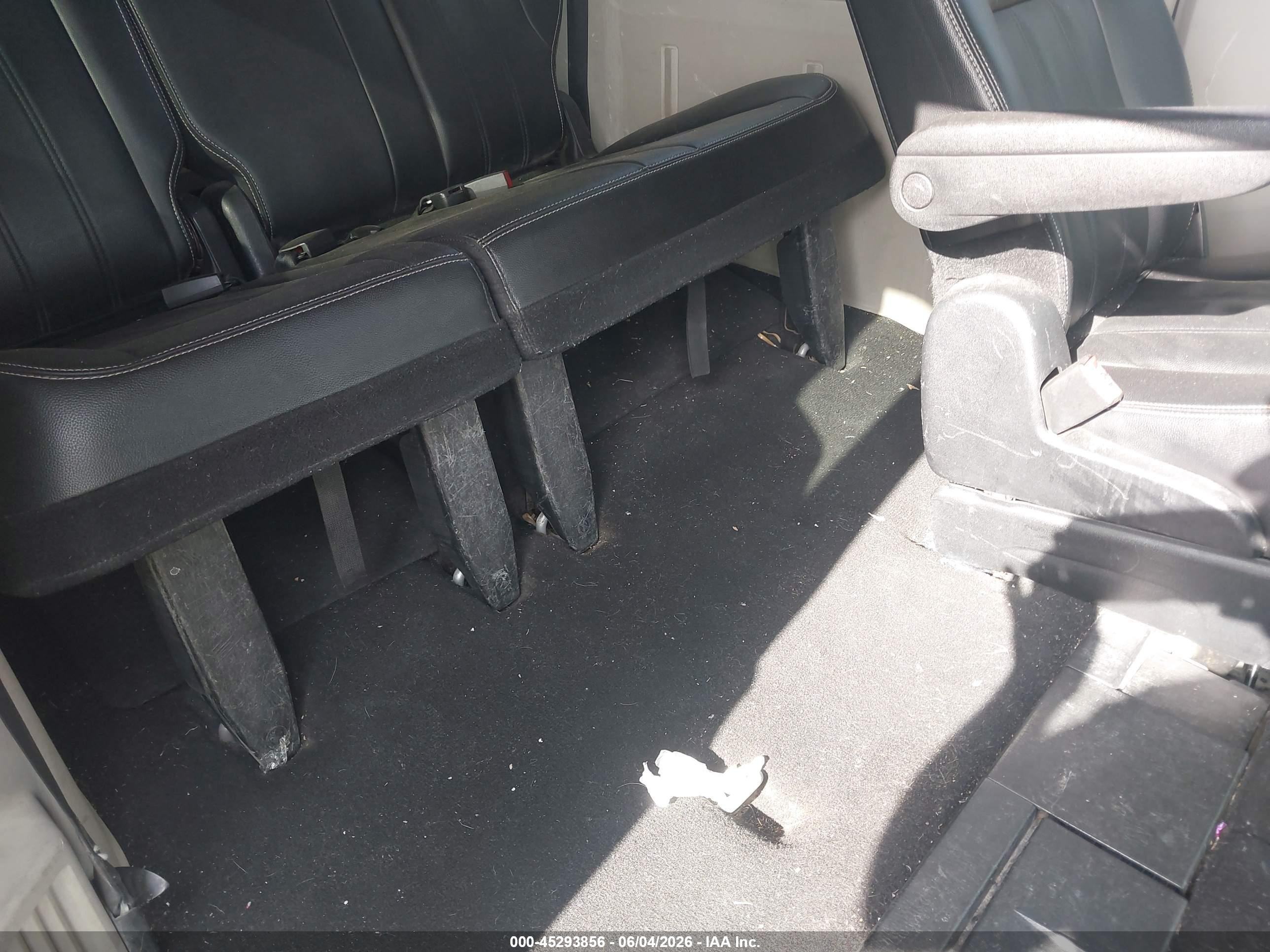 2014 Chrysler Town & Country Touring Silver vin: 2C4RC1BG8ER314359