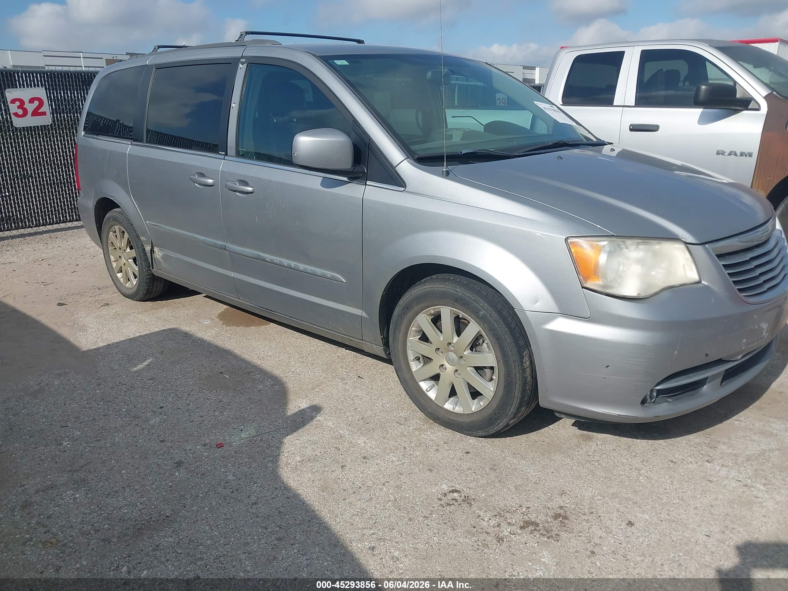 2014 Chrysler Town & Country Touring Silver vin: 2C4RC1BG8ER314359