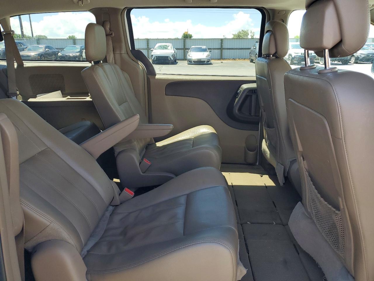2014 Chrysler Town & Country Touring White vin: 2C4RC1BG8ER398229