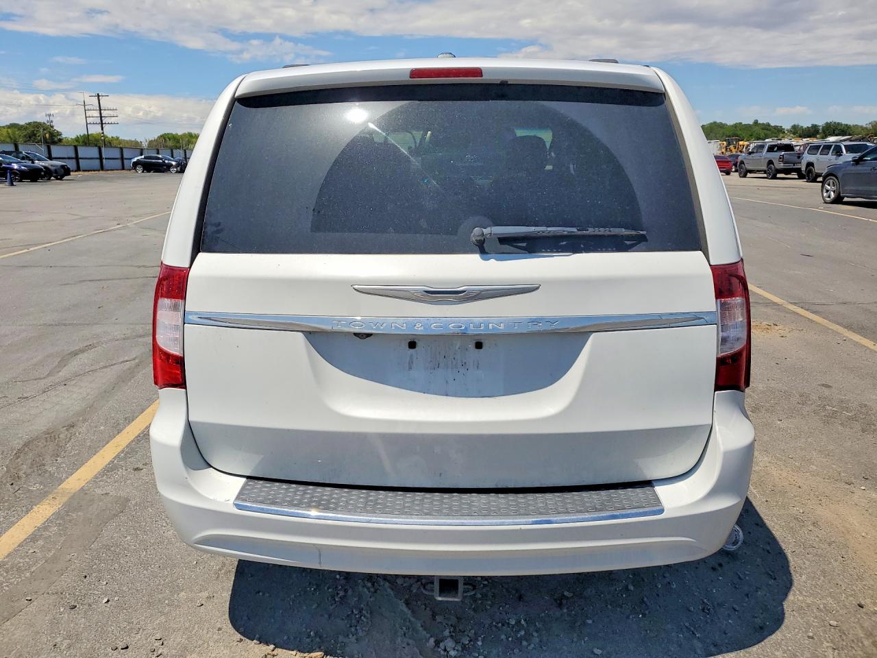 2014 Chrysler Town & Country Touring White vin: 2C4RC1BG8ER398229