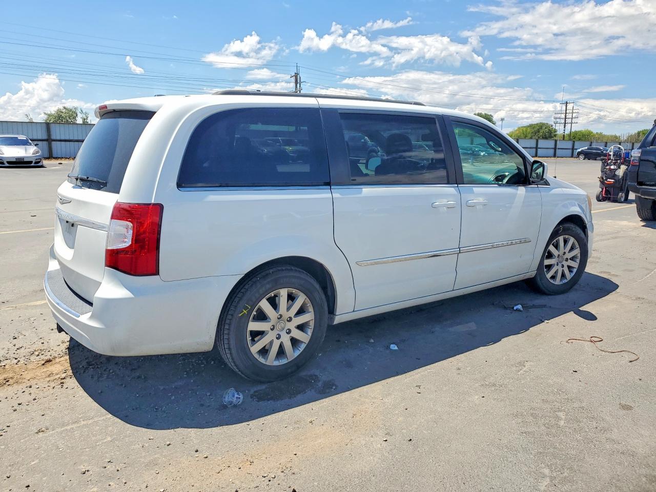 2014 Chrysler Town & Country Touring White vin: 2C4RC1BG8ER398229