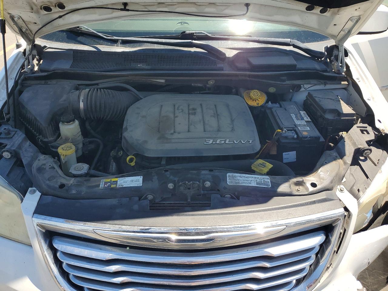 2014 Chrysler Town & Country Touring White vin: 2C4RC1BG8ER398229