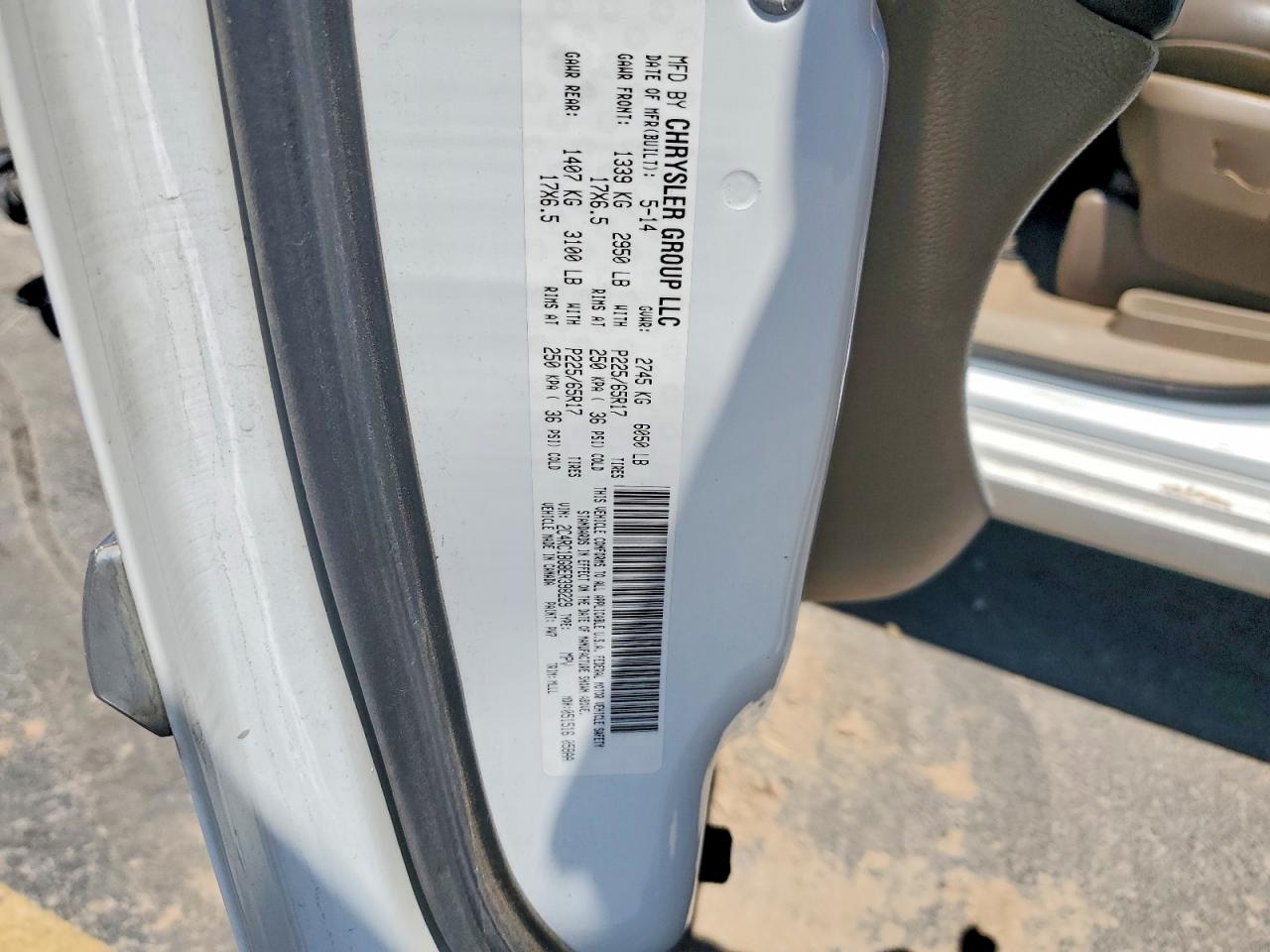 2014 Chrysler Town & Country Touring White vin: 2C4RC1BG8ER398229