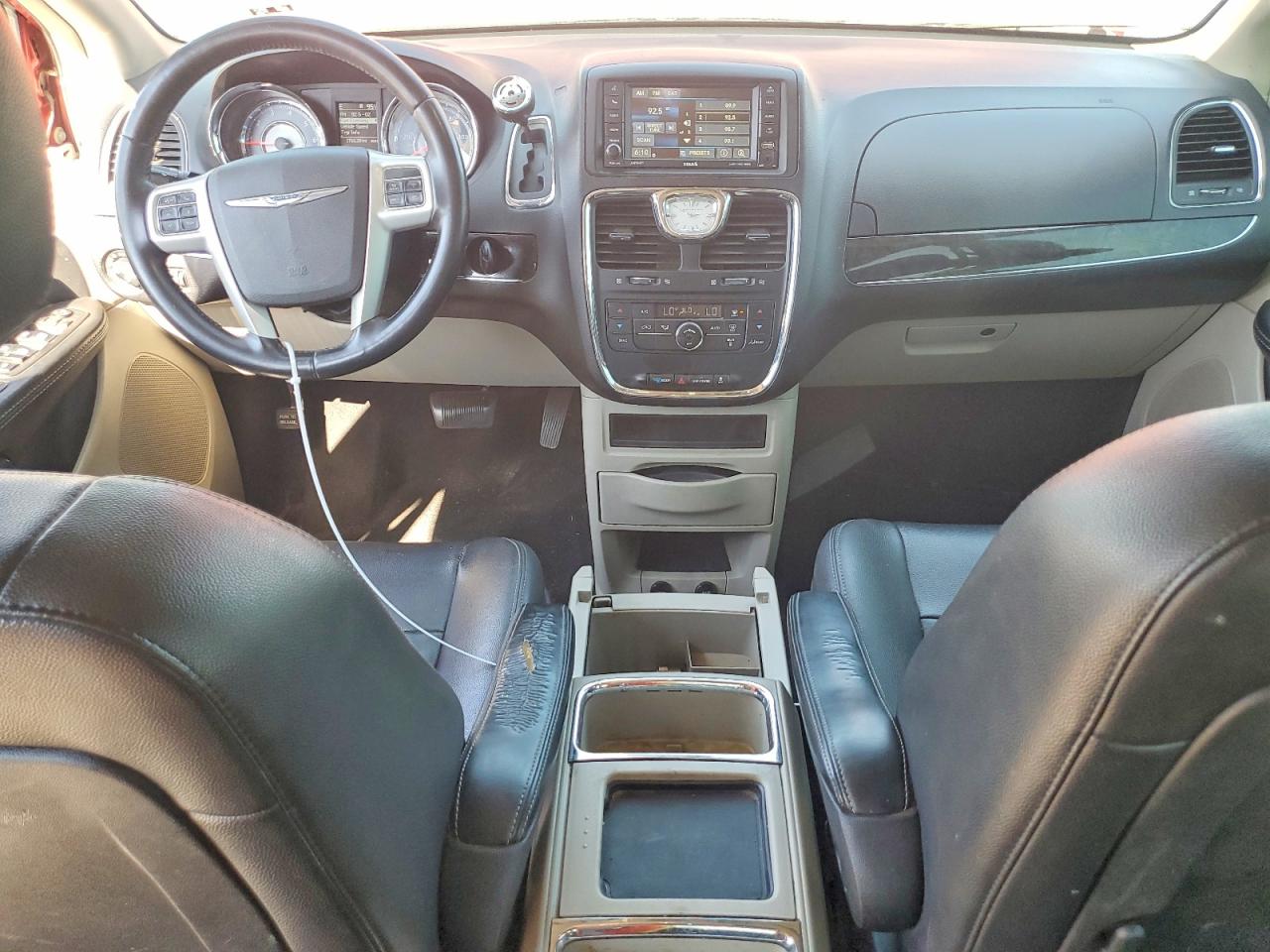 2014 Chrysler Town & Country Touring Red vin: 2C4RC1BG8ER445002