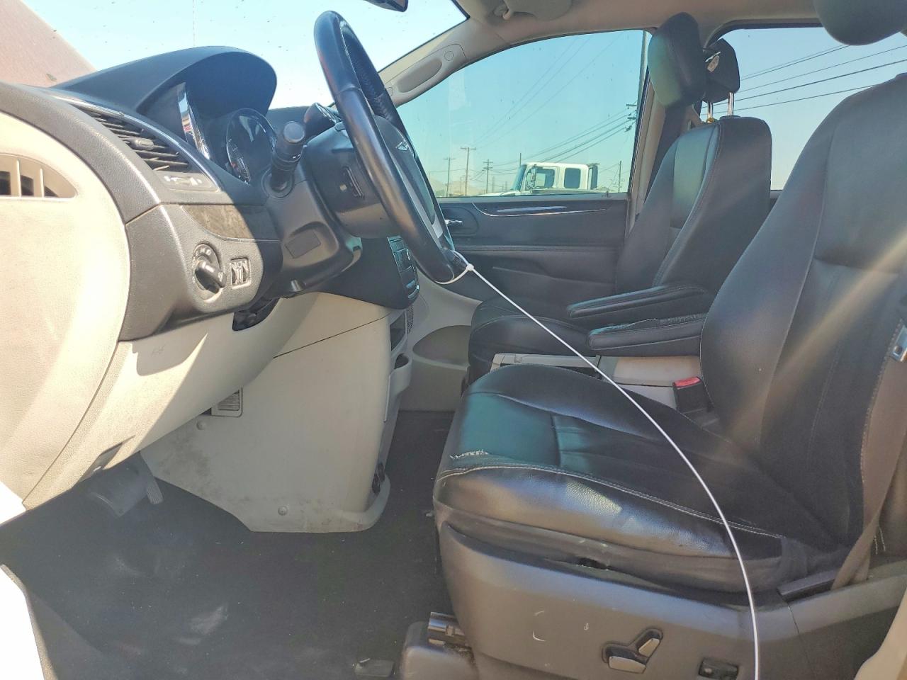 2014 Chrysler Town & Country Touring Red vin: 2C4RC1BG8ER445002