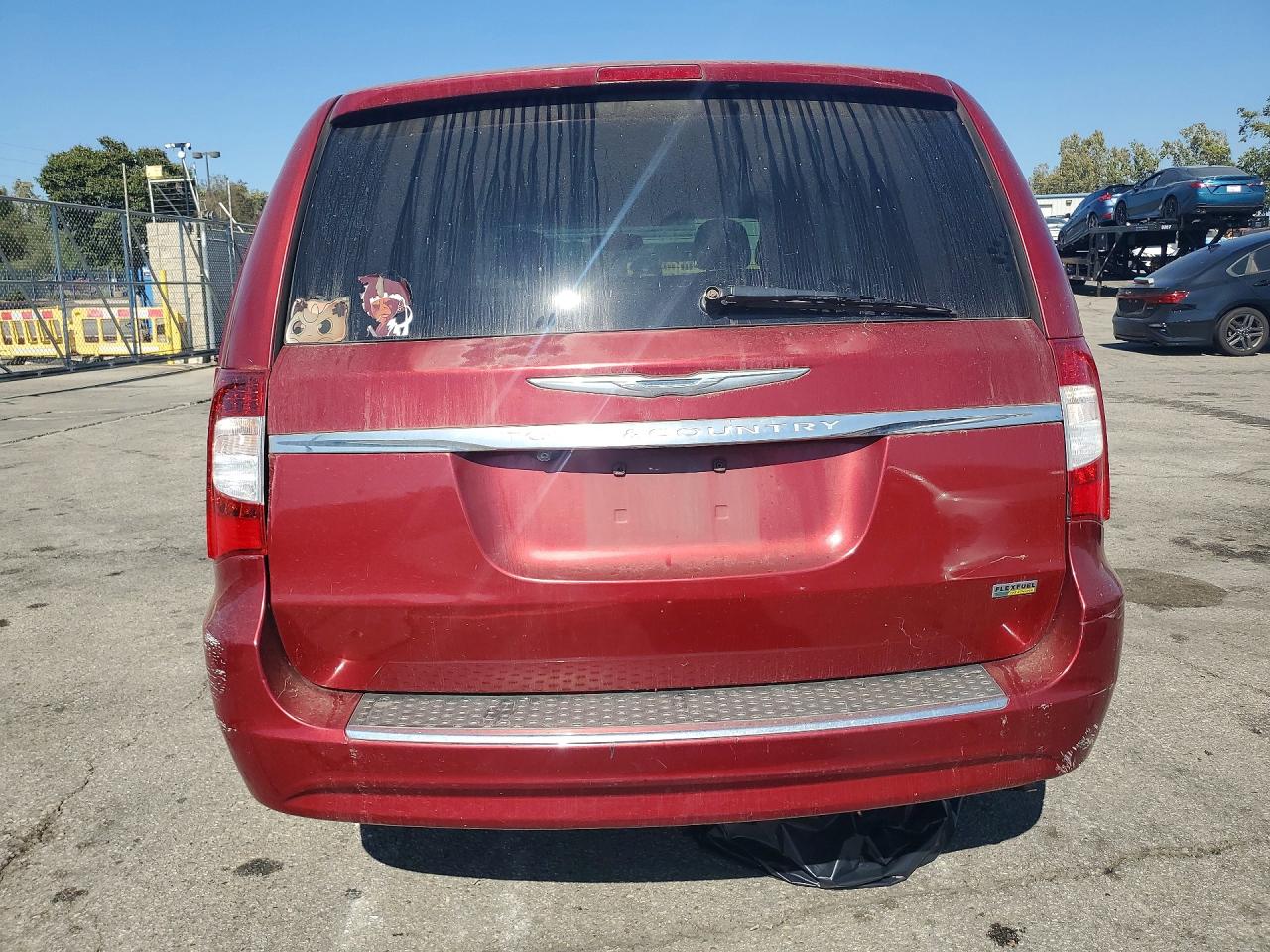 2014 Chrysler Town & Country Touring Red vin: 2C4RC1BG8ER445002