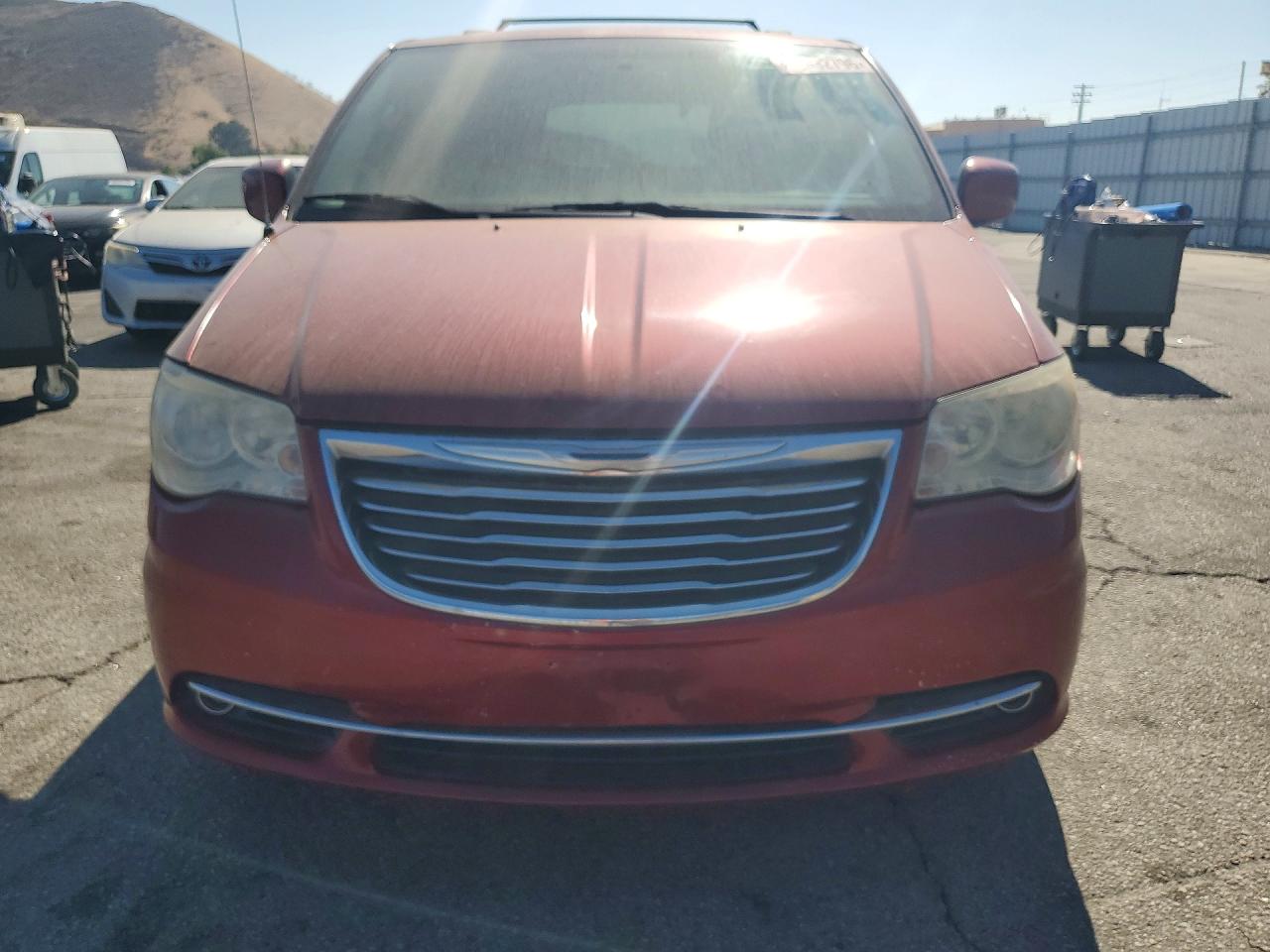 2014 Chrysler Town & Country Touring Red vin: 2C4RC1BG8ER445002