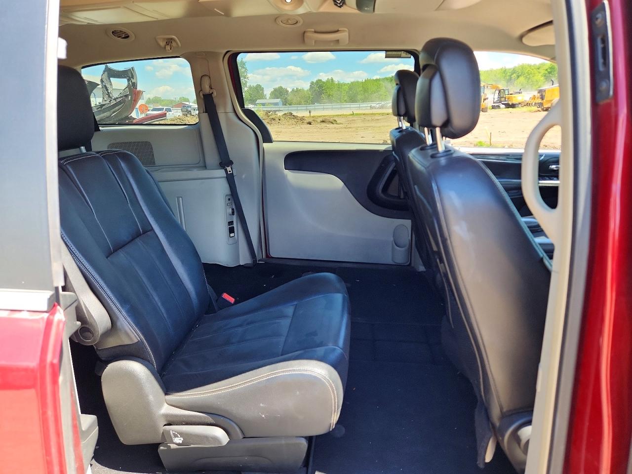 2014 Chrysler Town & Country Touring Maroon vin: 2C4RC1BG8ER447414