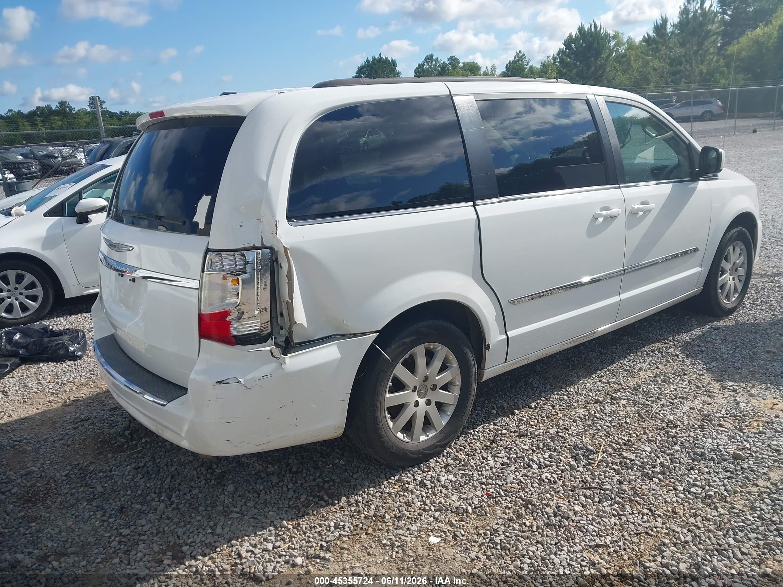 2014 Chrysler Town & Country Touring White vin: 2C4RC1BG8ER449437