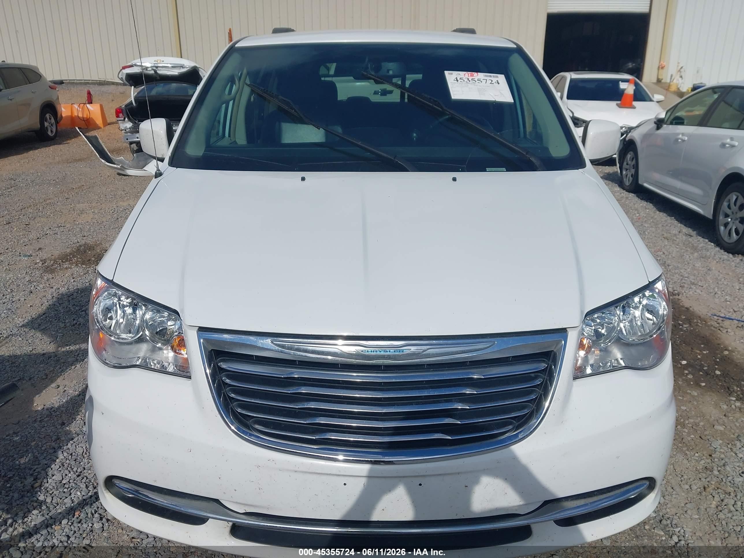 2014 Chrysler Town & Country Touring White vin: 2C4RC1BG8ER449437