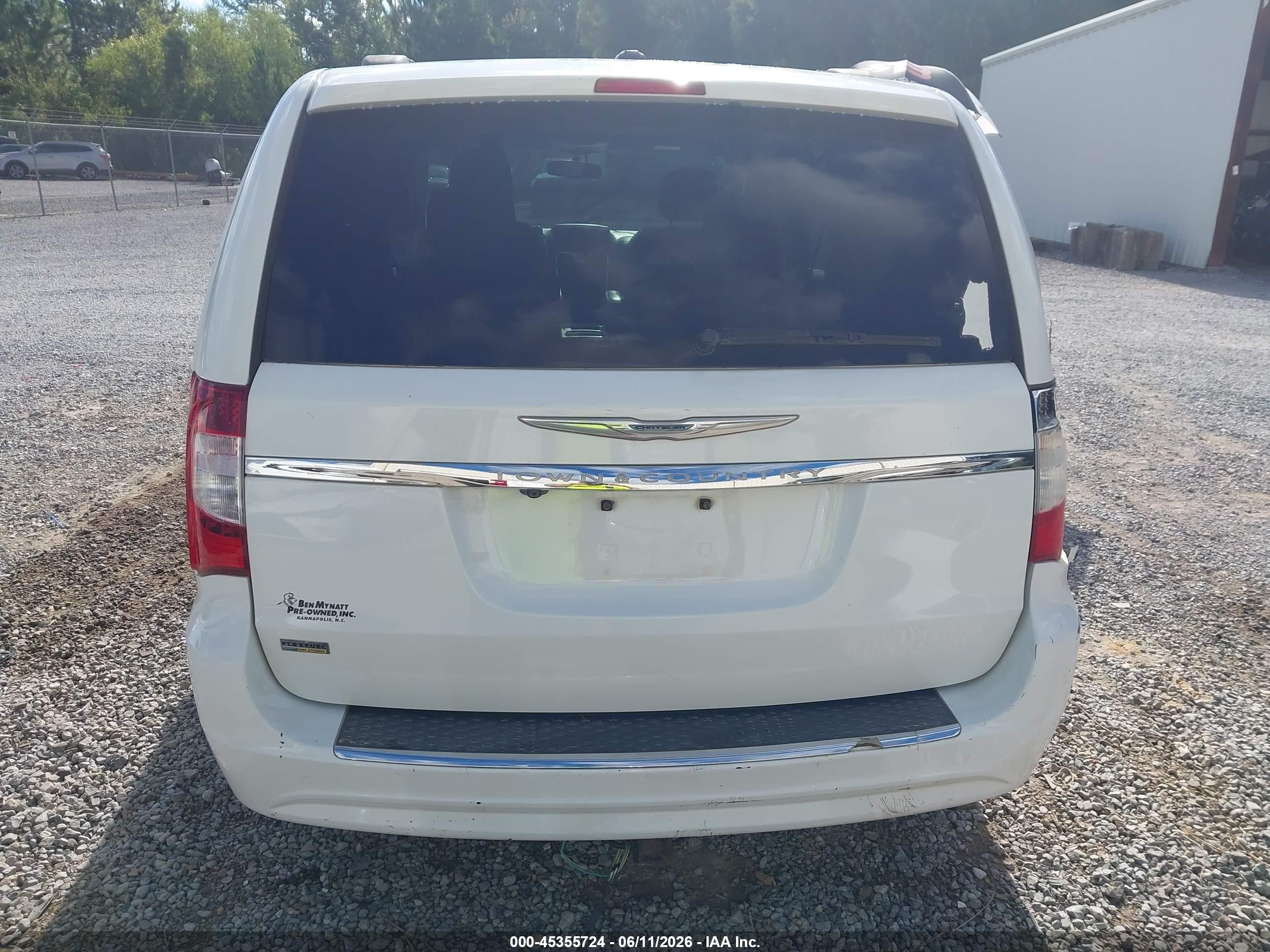 2014 Chrysler Town & Country Touring White vin: 2C4RC1BG8ER449437