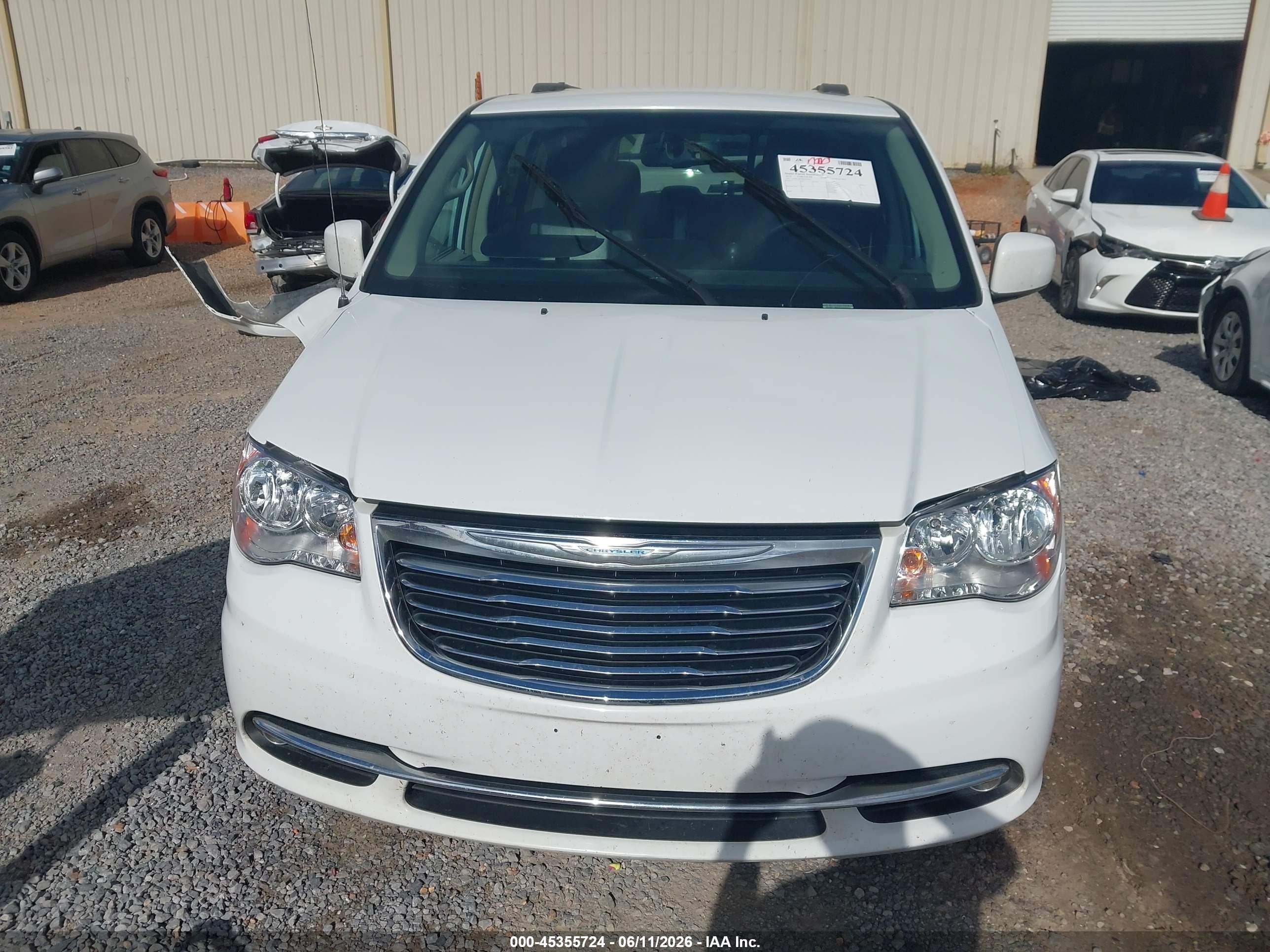 2014 Chrysler Town & Country Touring White vin: 2C4RC1BG8ER449437