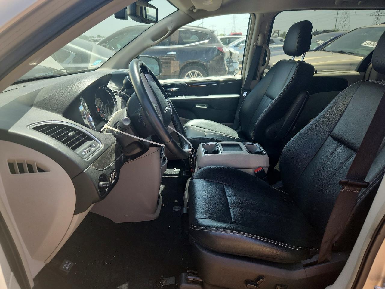 2015 Chrysler Town & Country Touring Бежевый vin: 2C4RC1BG8FR561611