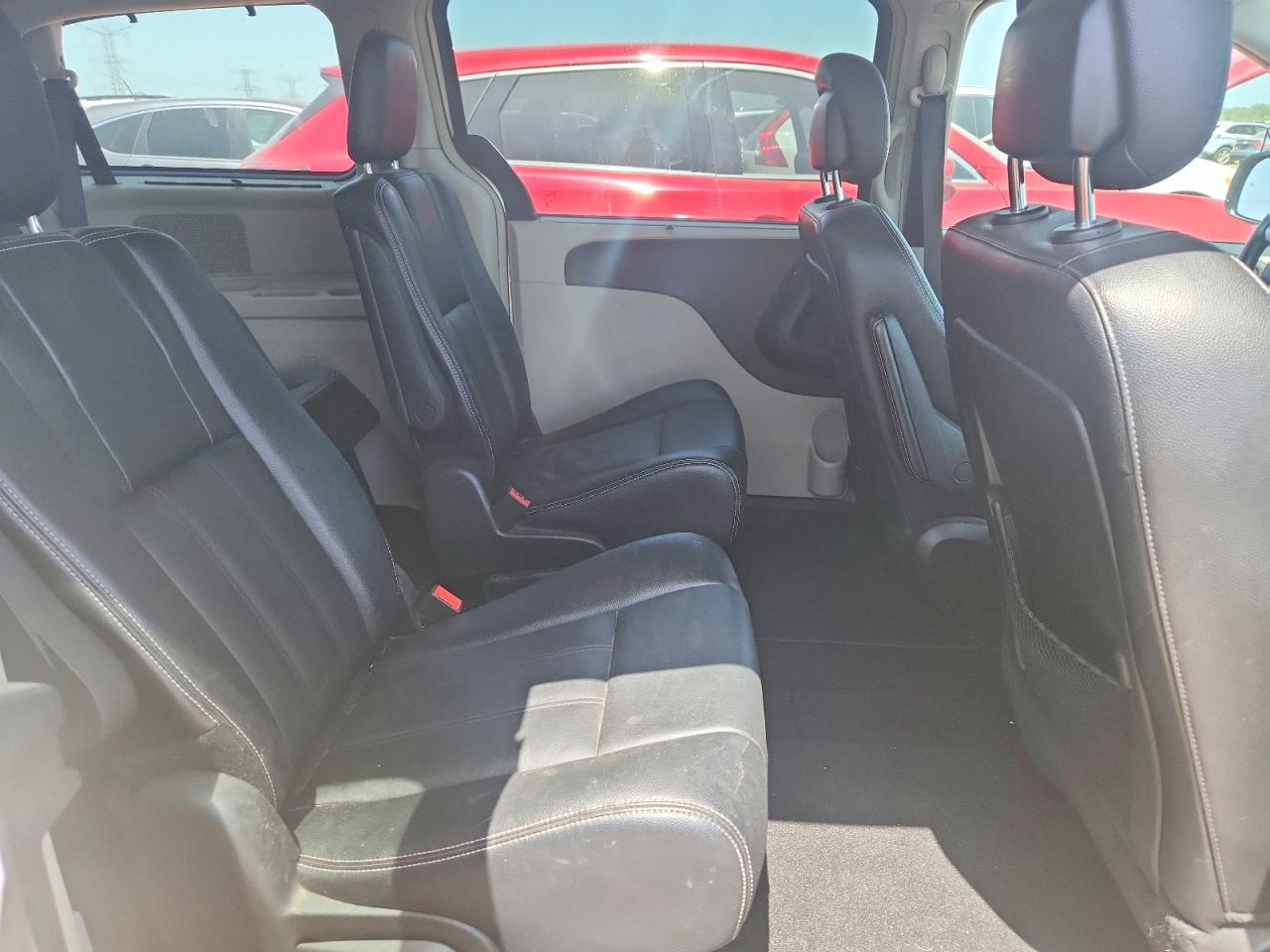 2015 Chrysler Town & Country Touring Бежевый vin: 2C4RC1BG8FR561611