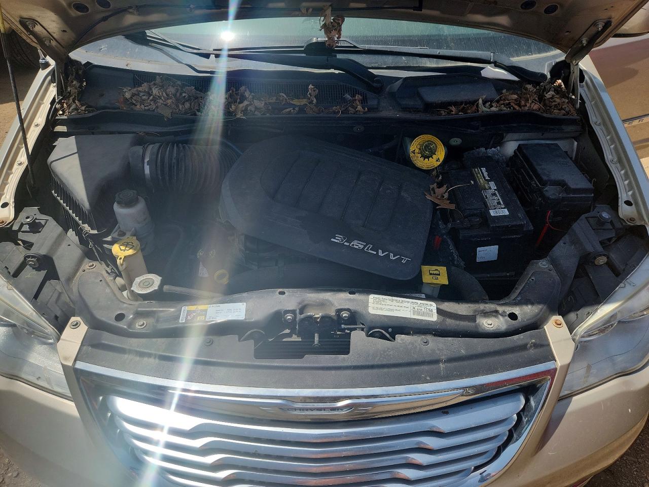 2015 Chrysler Town & Country Touring Бежевый vin: 2C4RC1BG8FR561611