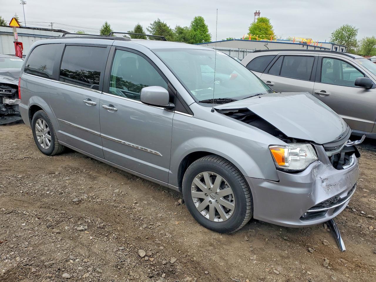 2015 Chrysler Town & Country Touring Silver vin: 2C4RC1BG8FR602349