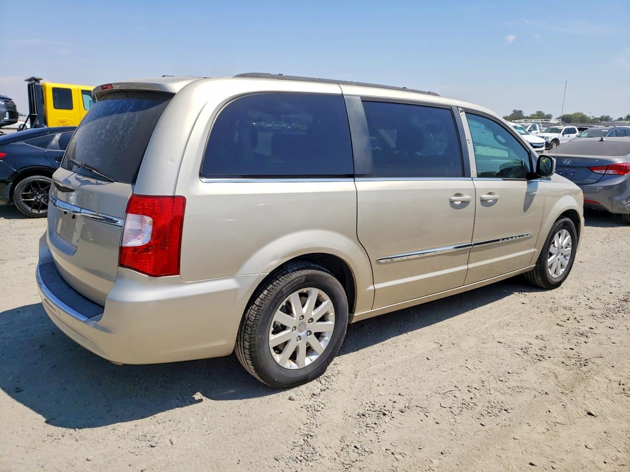 2015 Chrysler Town & Country Touring Tan vin: 2C4RC1BG8FR626599