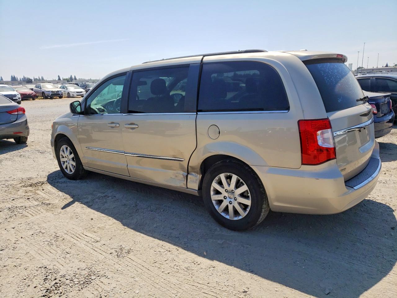 2015 Chrysler Town & Country Touring Tan vin: 2C4RC1BG8FR626599