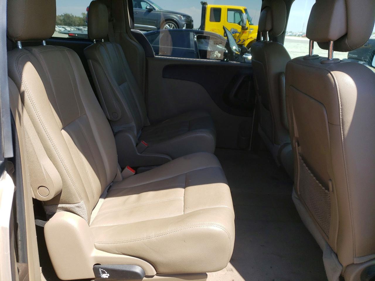 2015 Chrysler Town & Country Touring Tan vin: 2C4RC1BG8FR626599