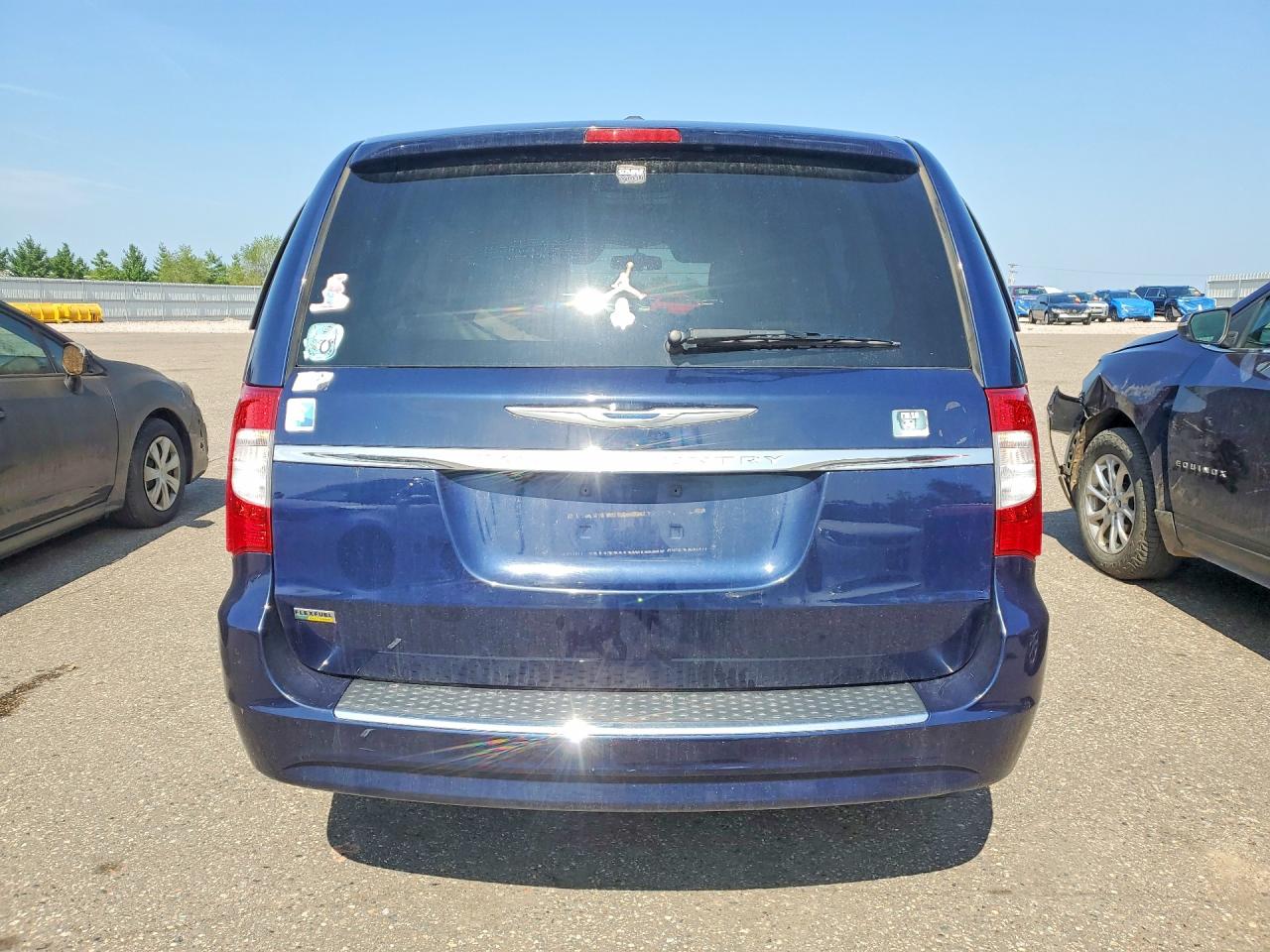 2015 Chrysler Town & Country Touring Blue vin: 2C4RC1BG8FR645153
