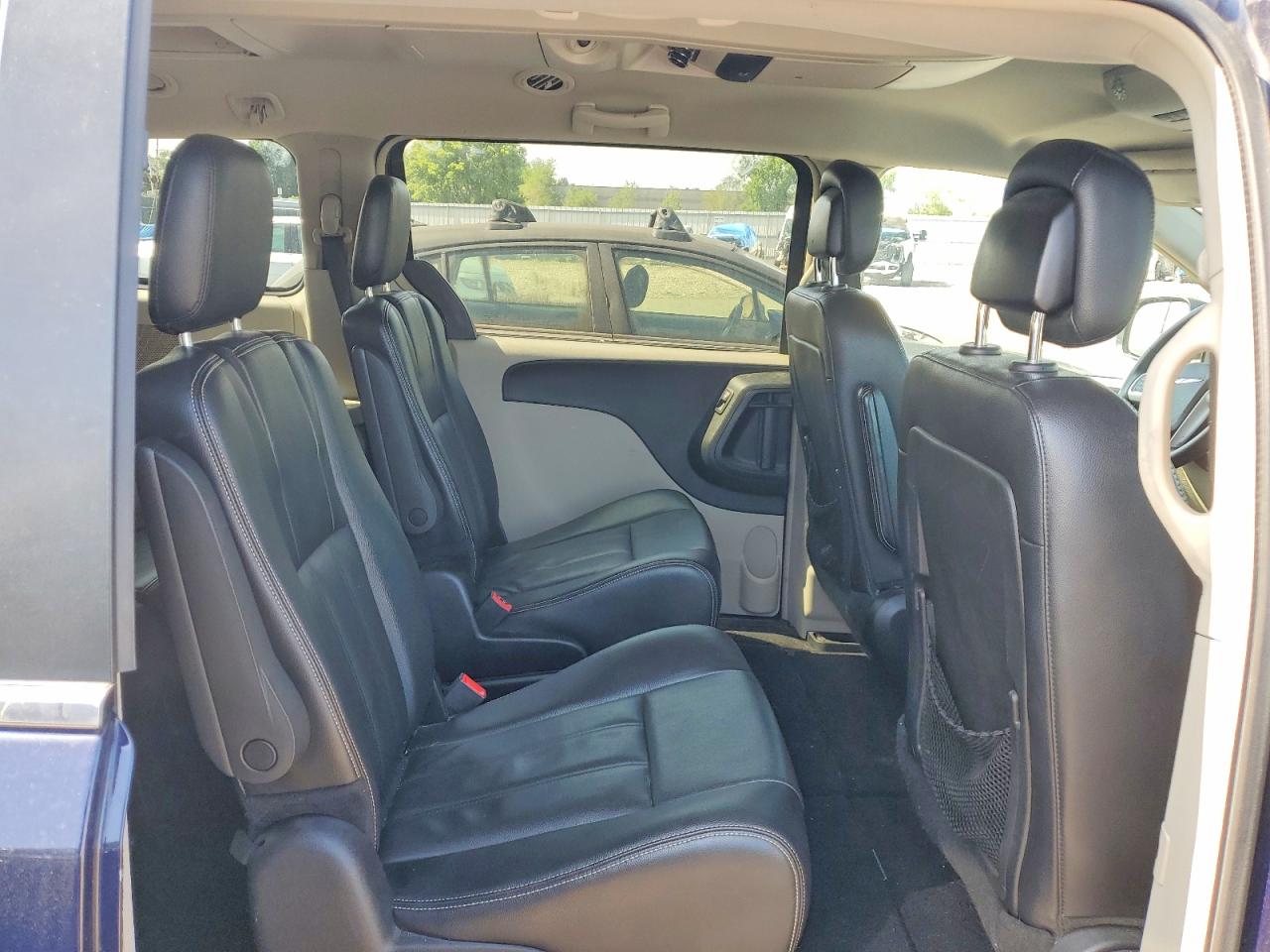 2015 Chrysler Town & Country Touring Blue vin: 2C4RC1BG8FR645153