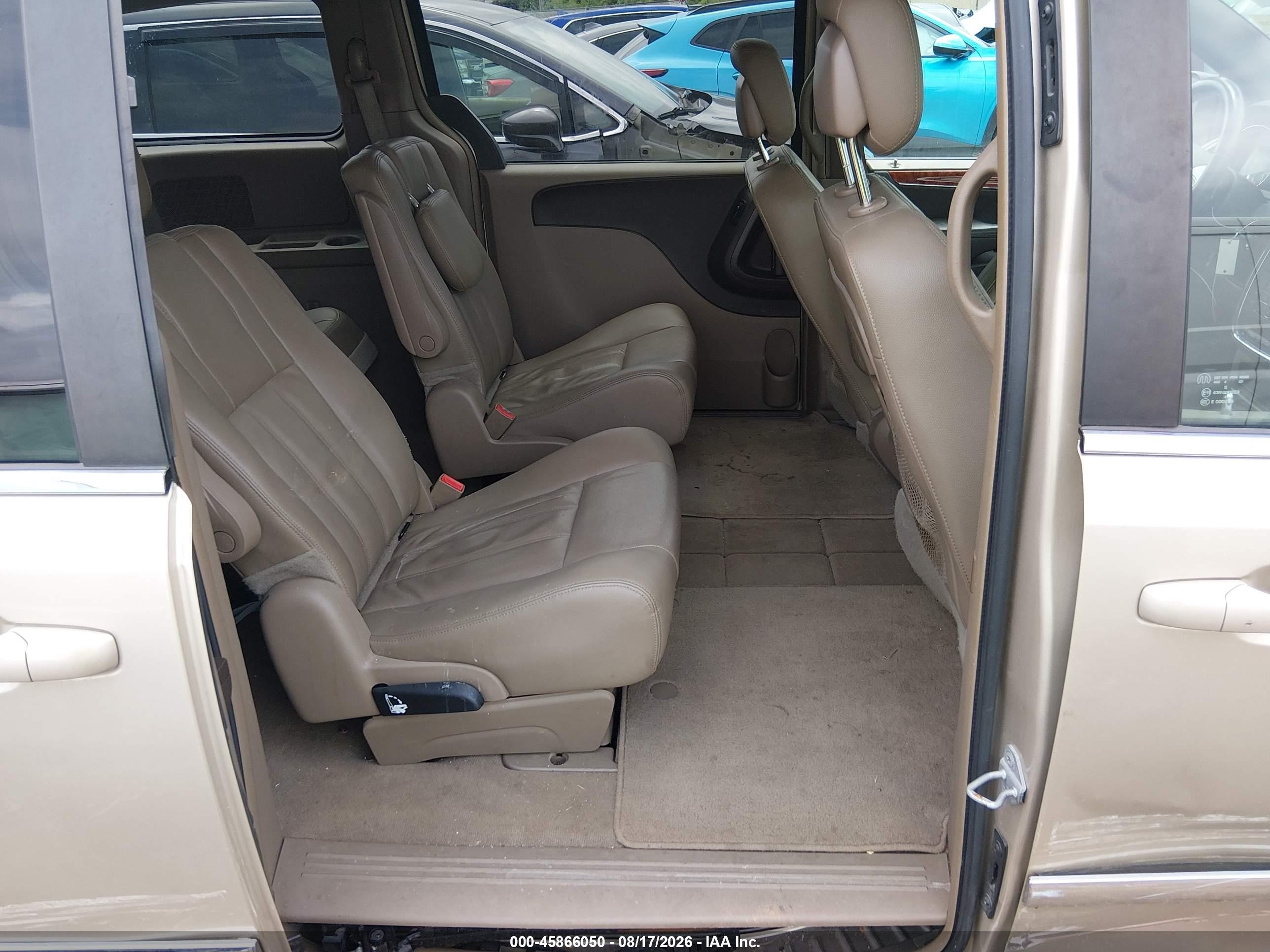 2015 Chrysler Town & Country Touring Gold vin: 2C4RC1BG8FR672921