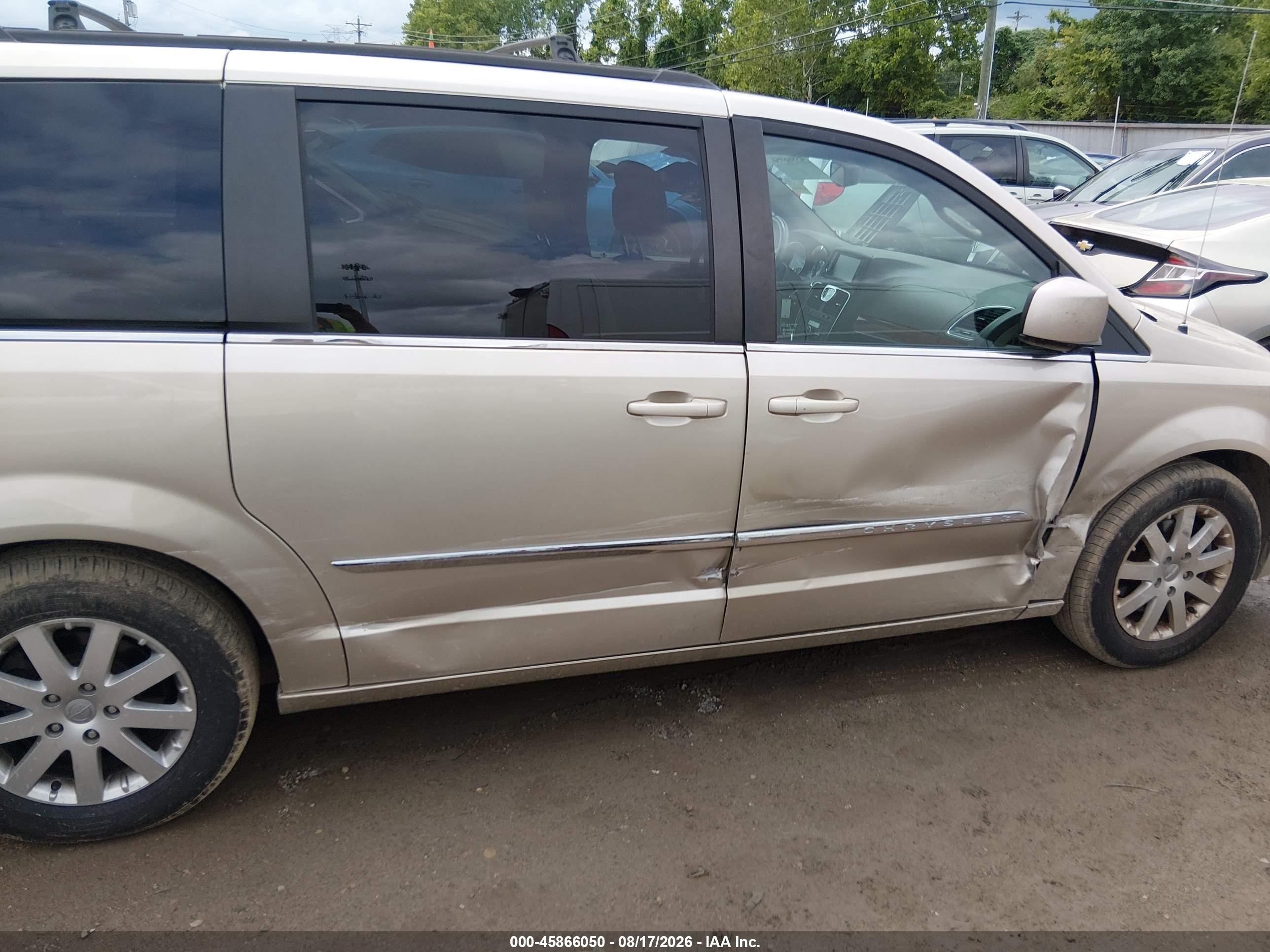 2015 Chrysler Town & Country Touring Gold vin: 2C4RC1BG8FR672921