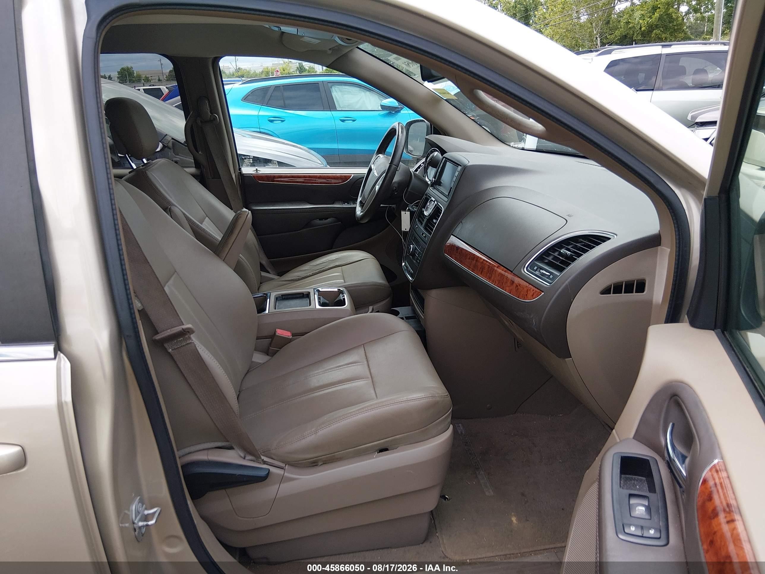 2015 Chrysler Town & Country Touring Gold vin: 2C4RC1BG8FR672921