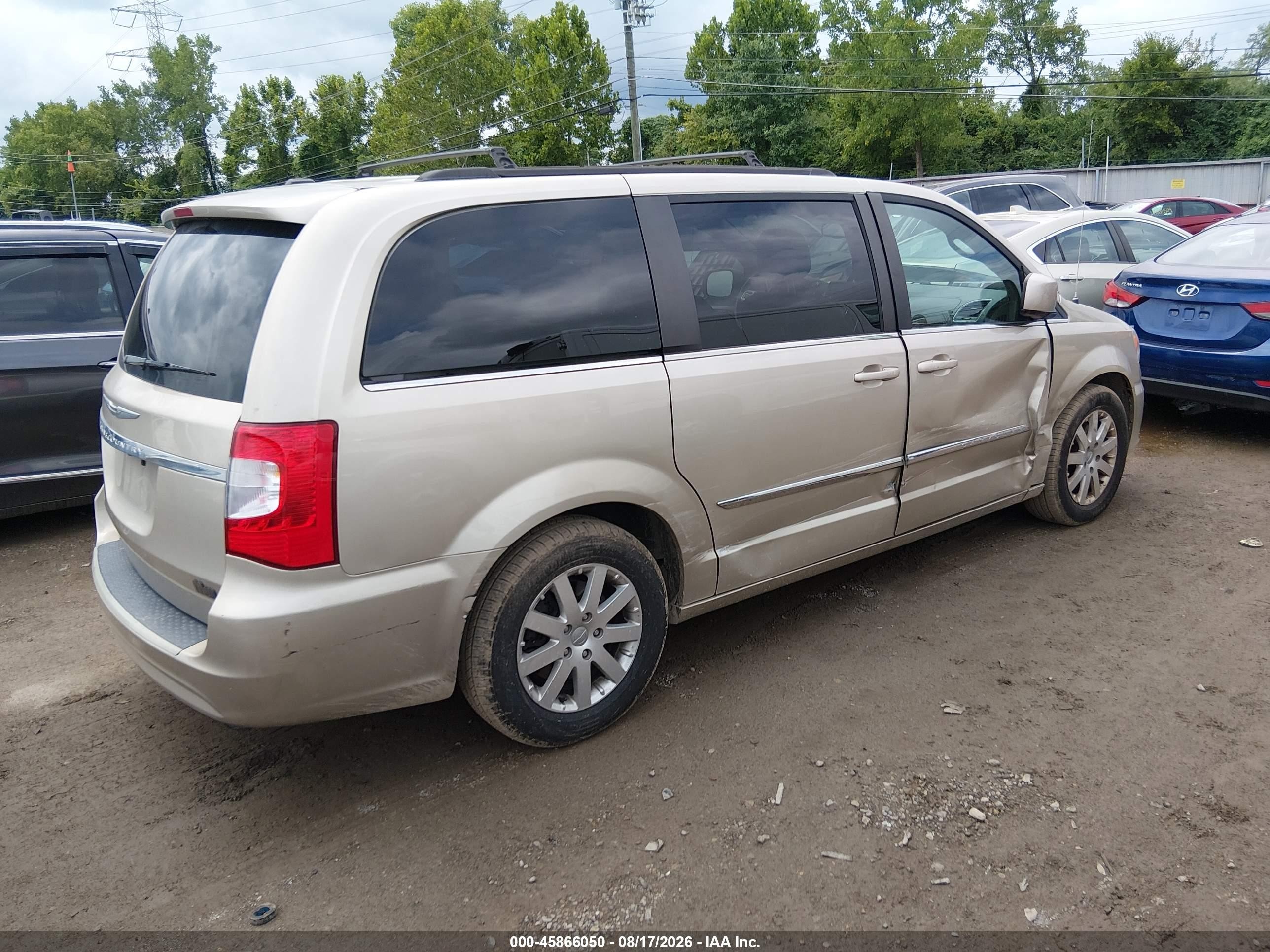 2015 Chrysler Town & Country Touring Gold vin: 2C4RC1BG8FR672921