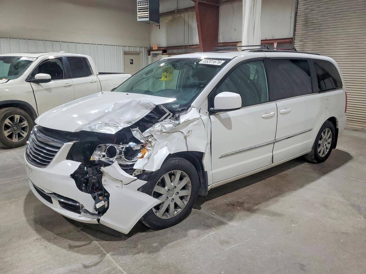 2015 Chrysler Town & Country Touring Белый vin: 2C4RC1BG8FR738898