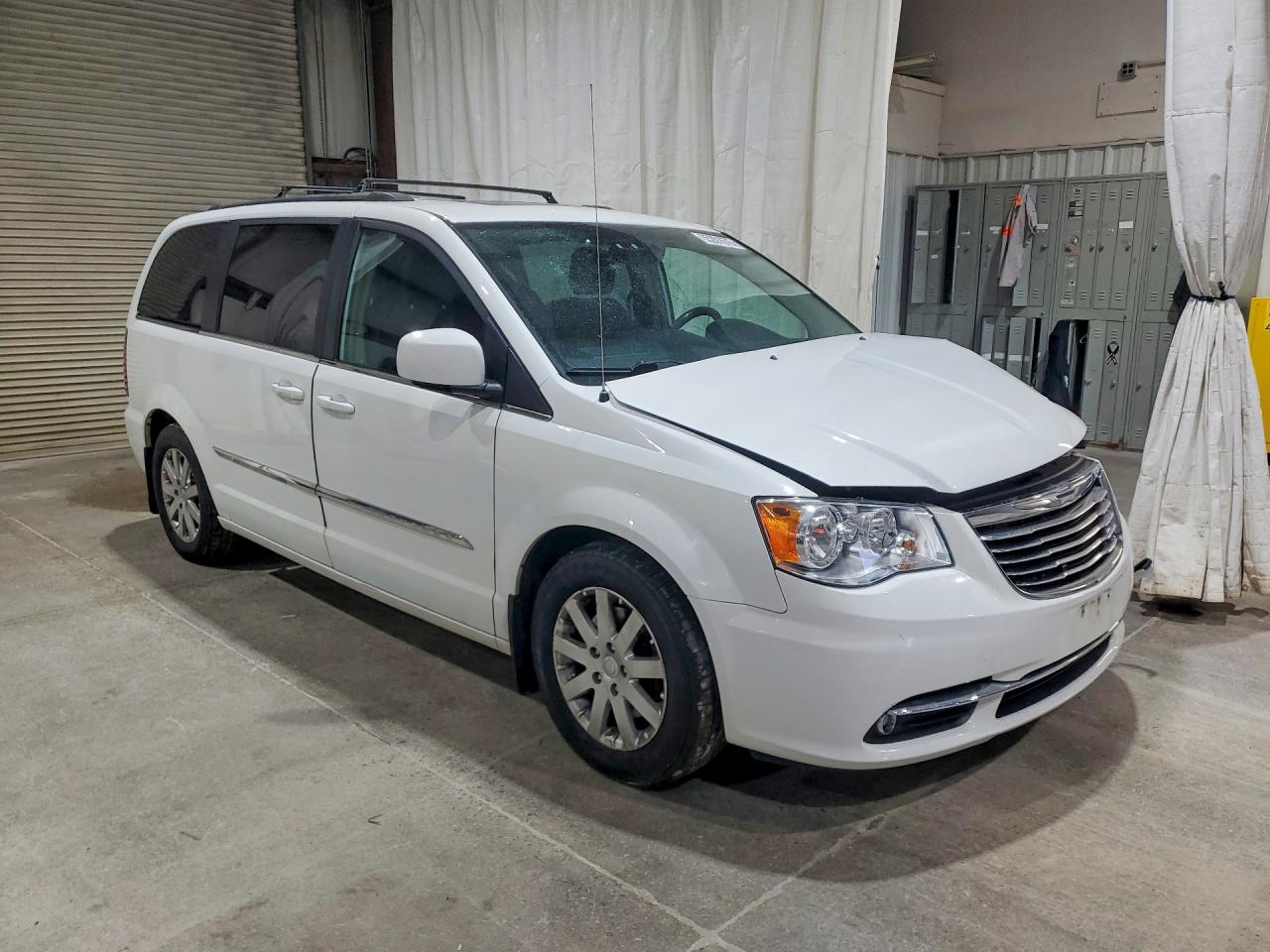 2015 Chrysler Town & Country Touring White vin: 2C4RC1BG8FR738898