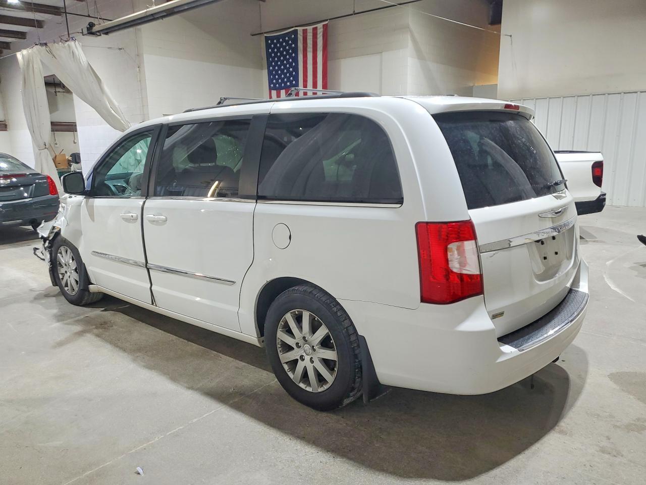 2015 Chrysler Town & Country Touring White vin: 2C4RC1BG8FR738898