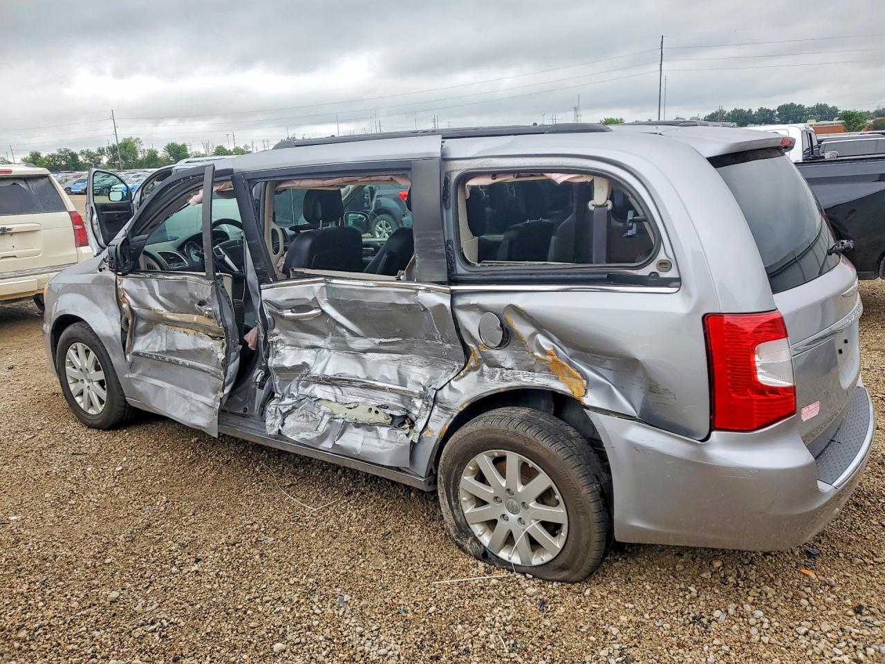 2015 Chrysler Town & Country Touring Silver vin: 2C4RC1BG8FR742255