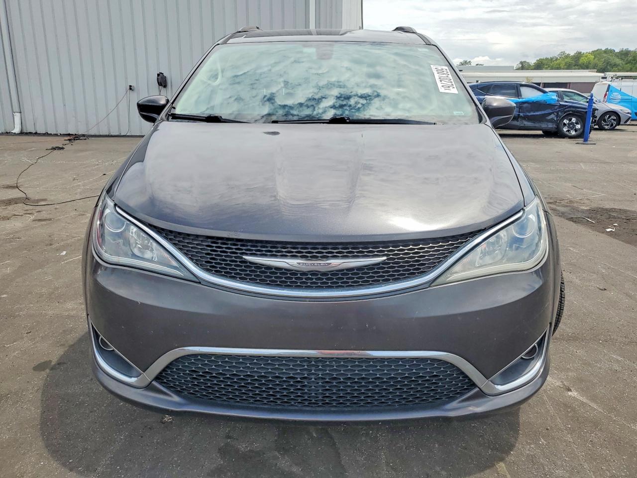 2017 Chrysler Pacifica Touring L Charcoal vin: 2C4RC1BG8HR569386