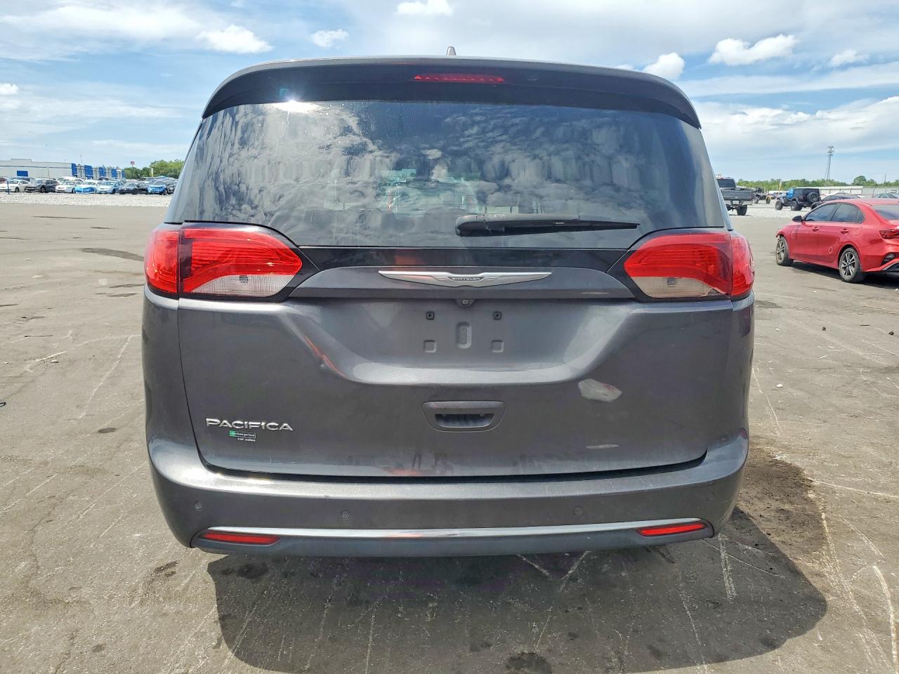 2017 Chrysler Pacifica Touring L Charcoal vin: 2C4RC1BG8HR569386